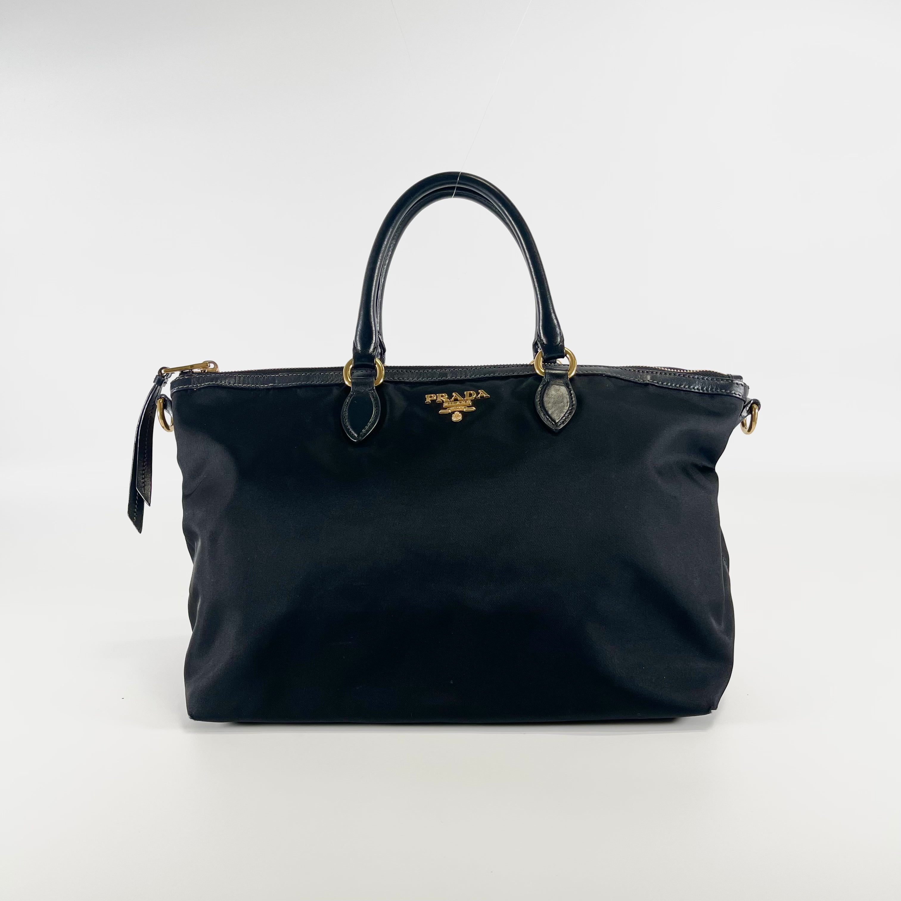 2601 secondhand PRADA hand