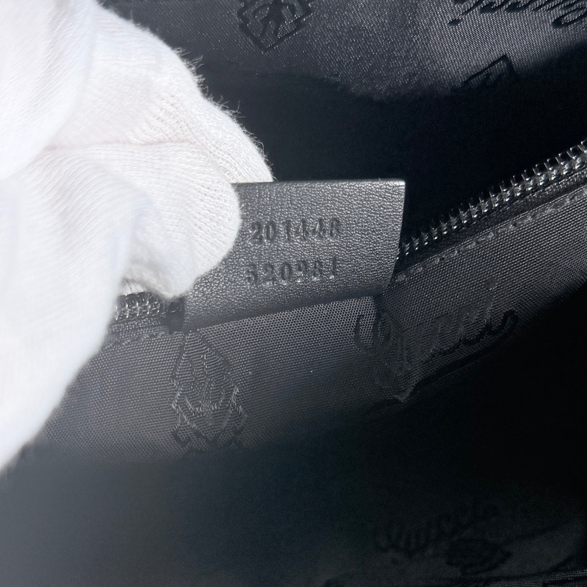 2607 secondhand GUCCI Guccissima shoulder back black leather