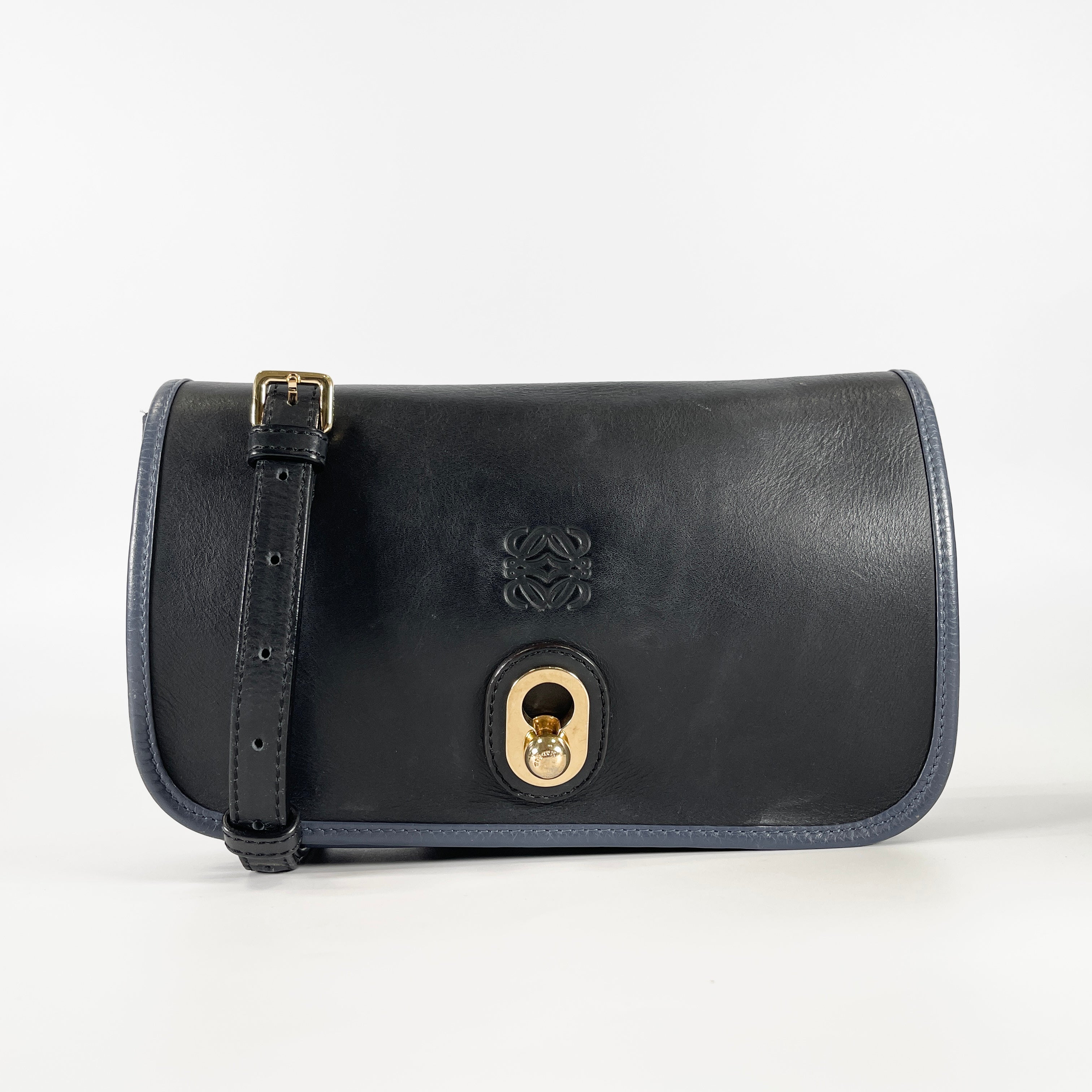 2602 secondhand LOEWE SHOULDER BAG