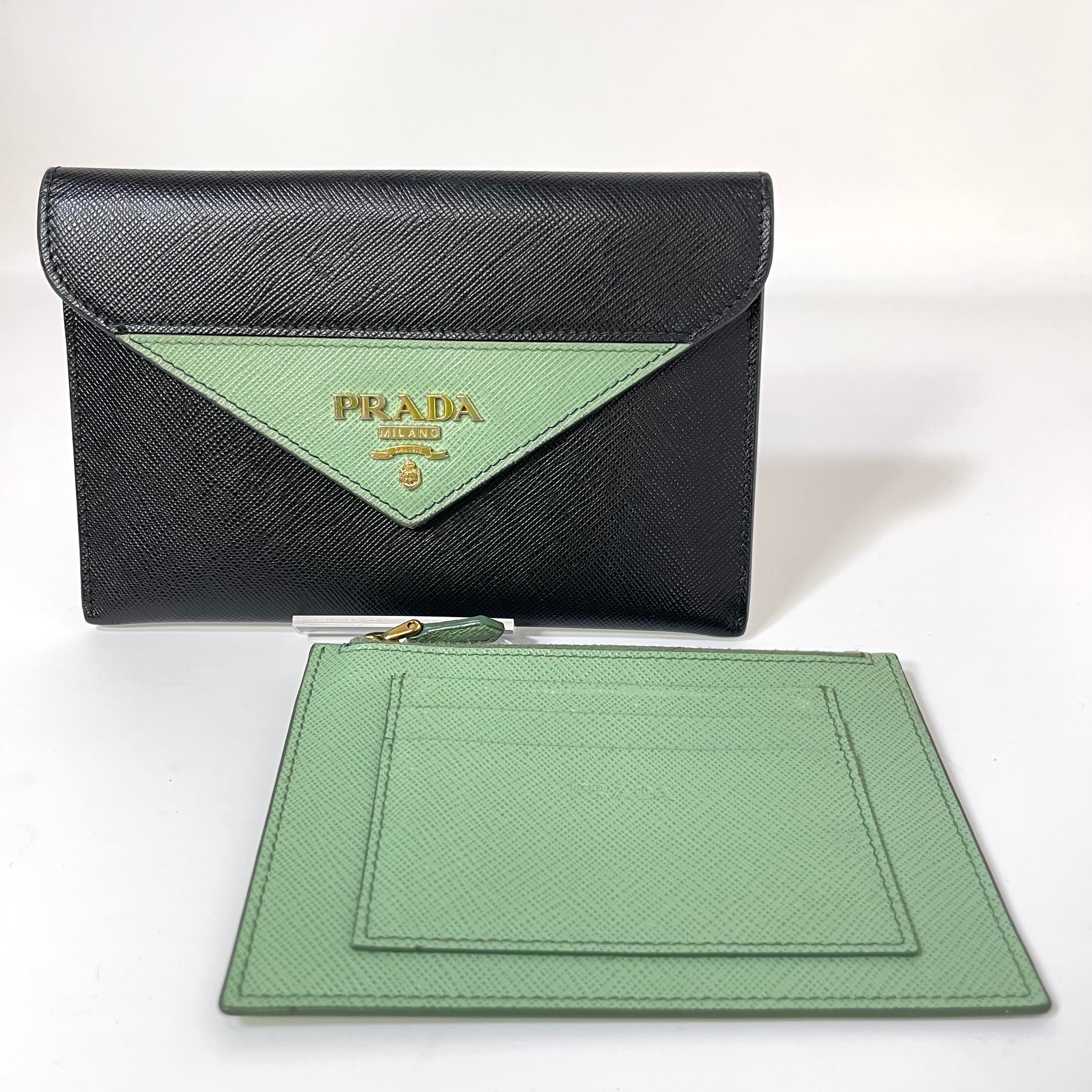 2512 secondhand  PRADA wallet