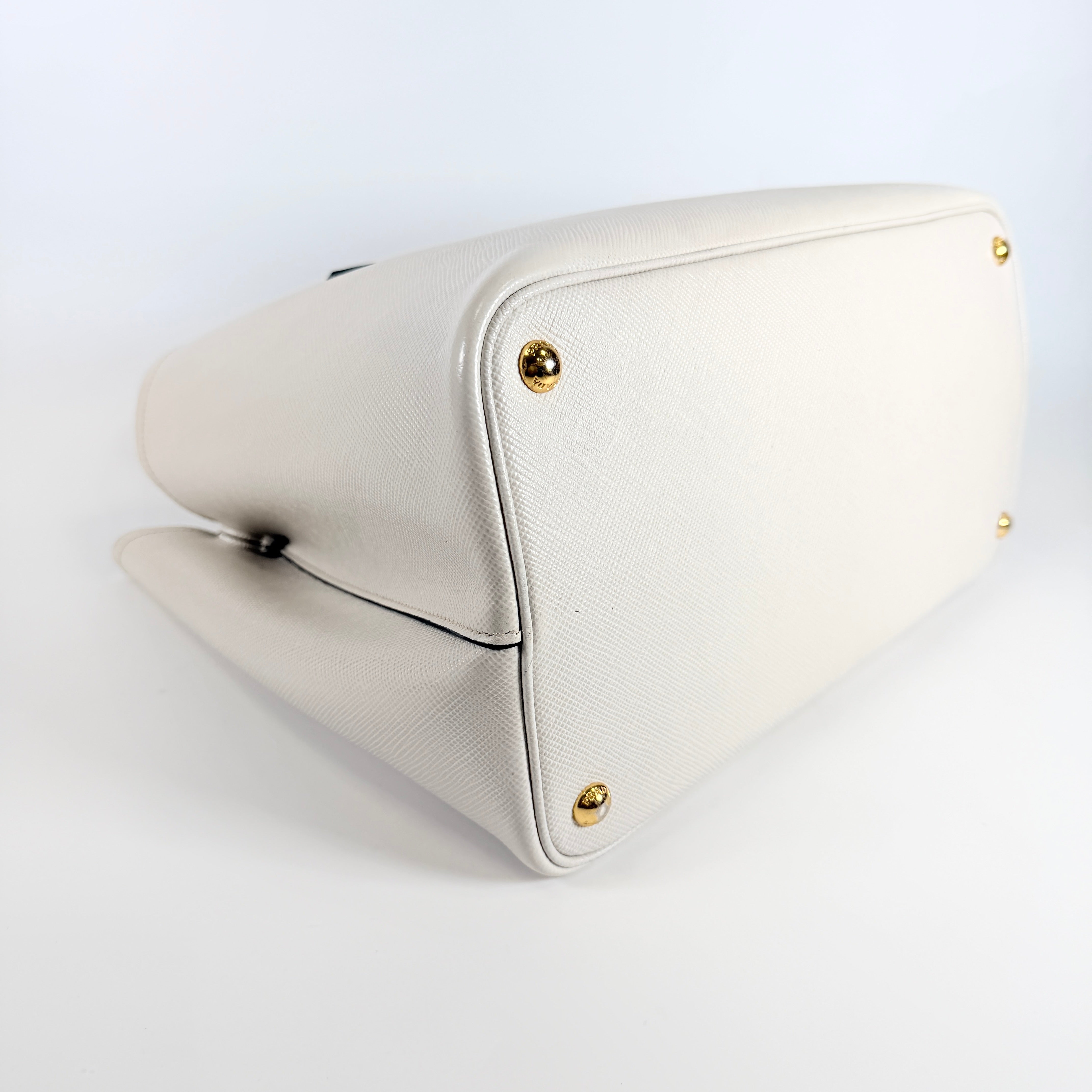 2607 secondhand PRADA 2Way bag