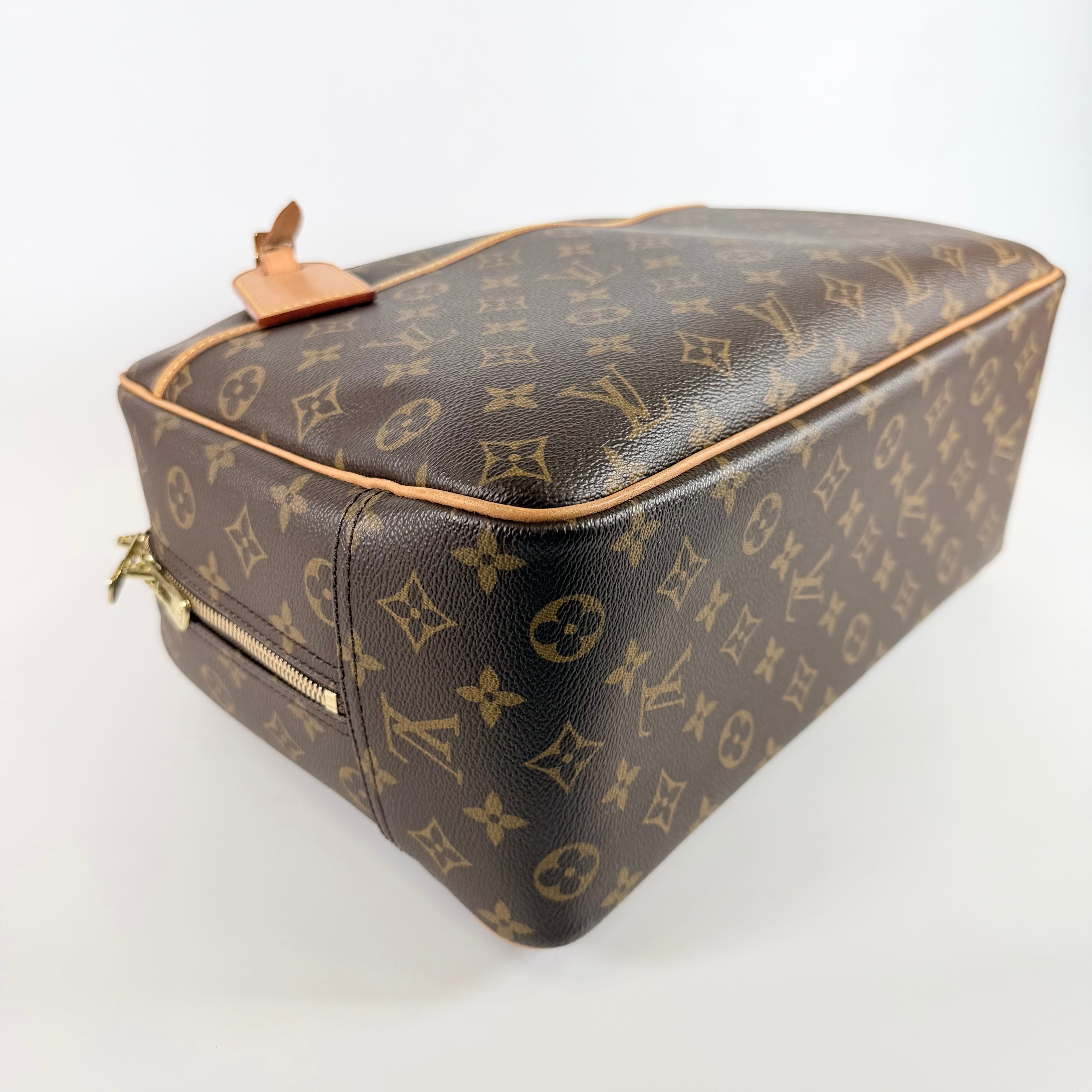 2606 secondhand LV Monogram Deauville
