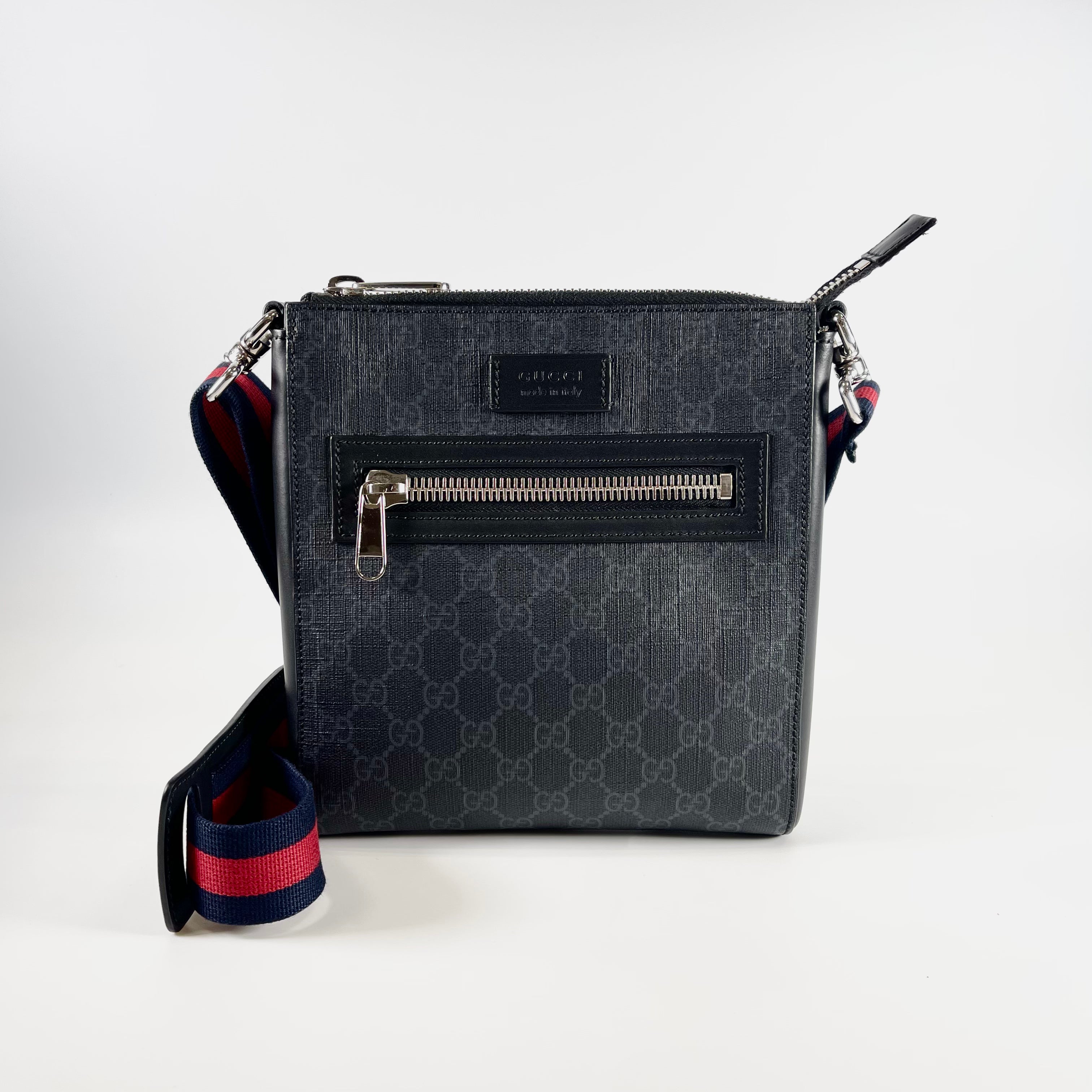 2602 secondhand GUCCI GG Supreme Shoulder bag