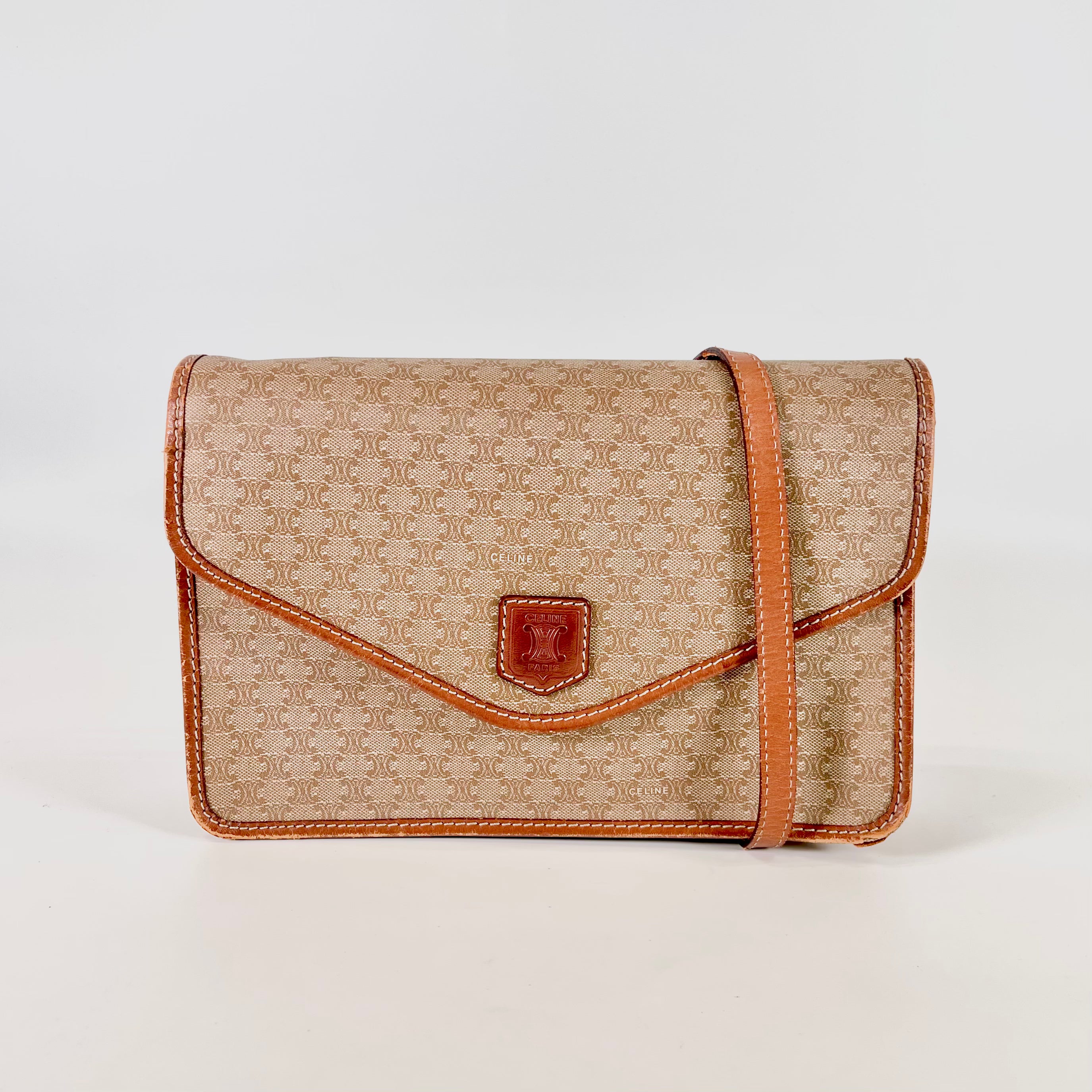 2511 CELINE Shoulder Bag Macadamia