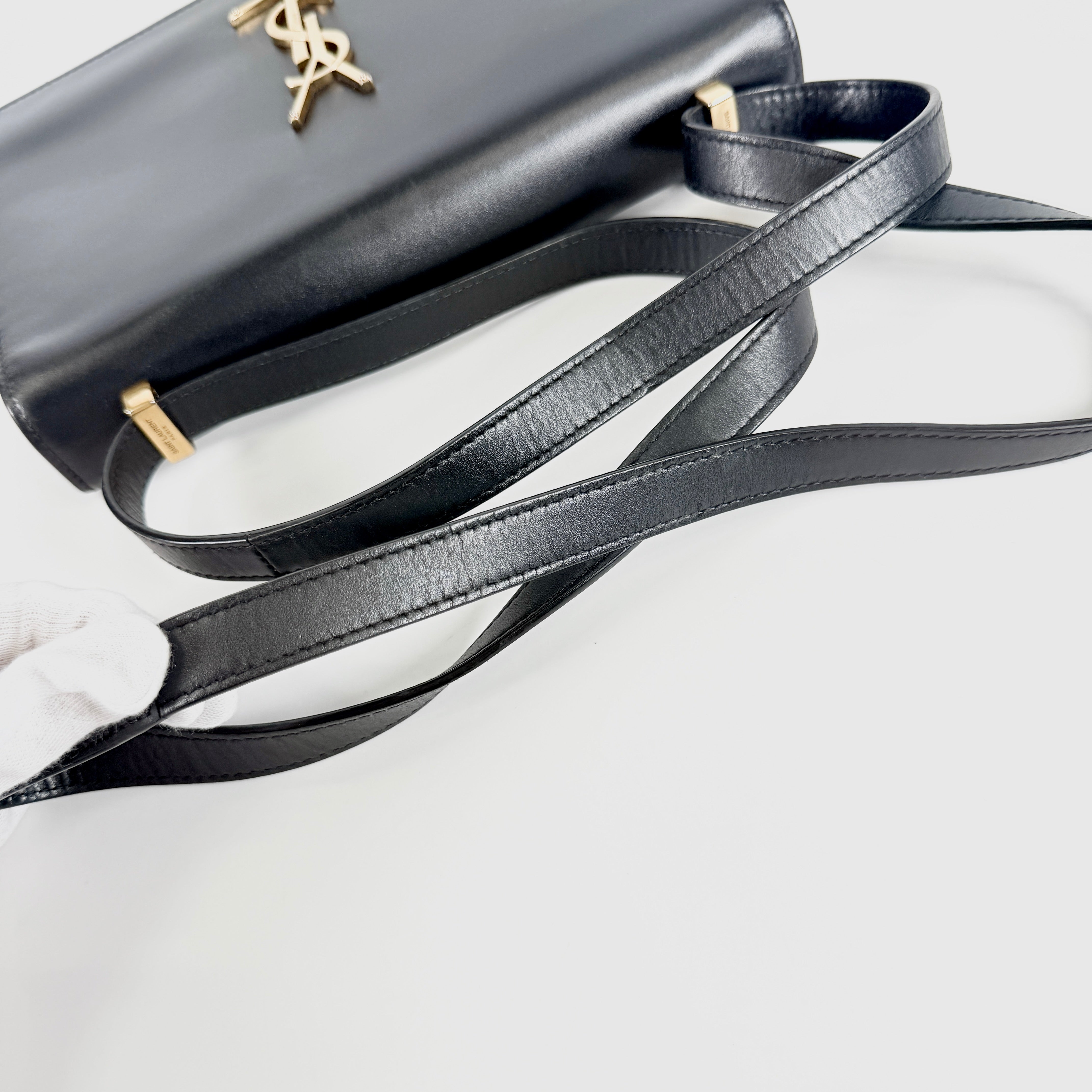 2604 secondhand Saint Laurent Calfskin Shoulder Bag