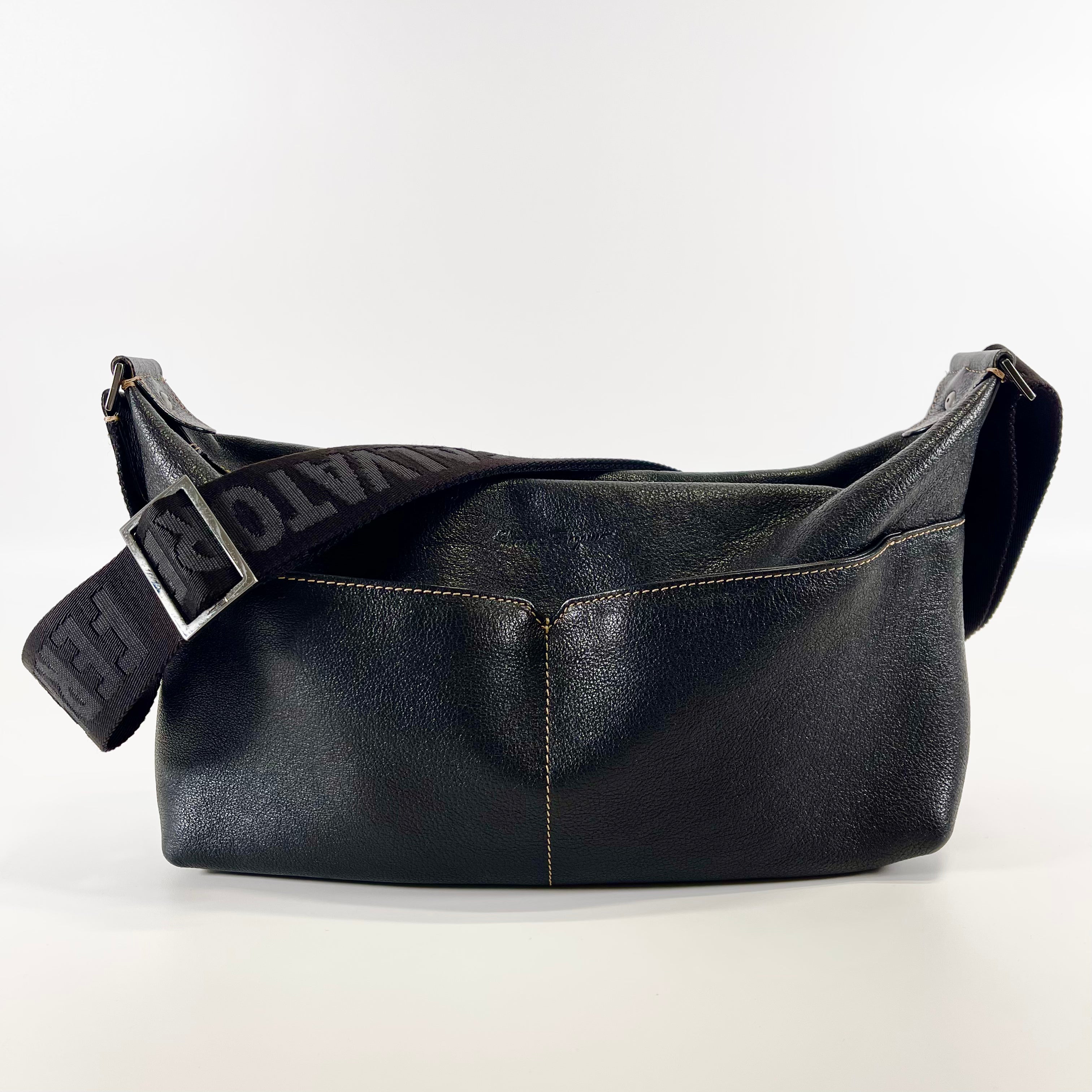 2602 secondhand Ferragamo shoulder black