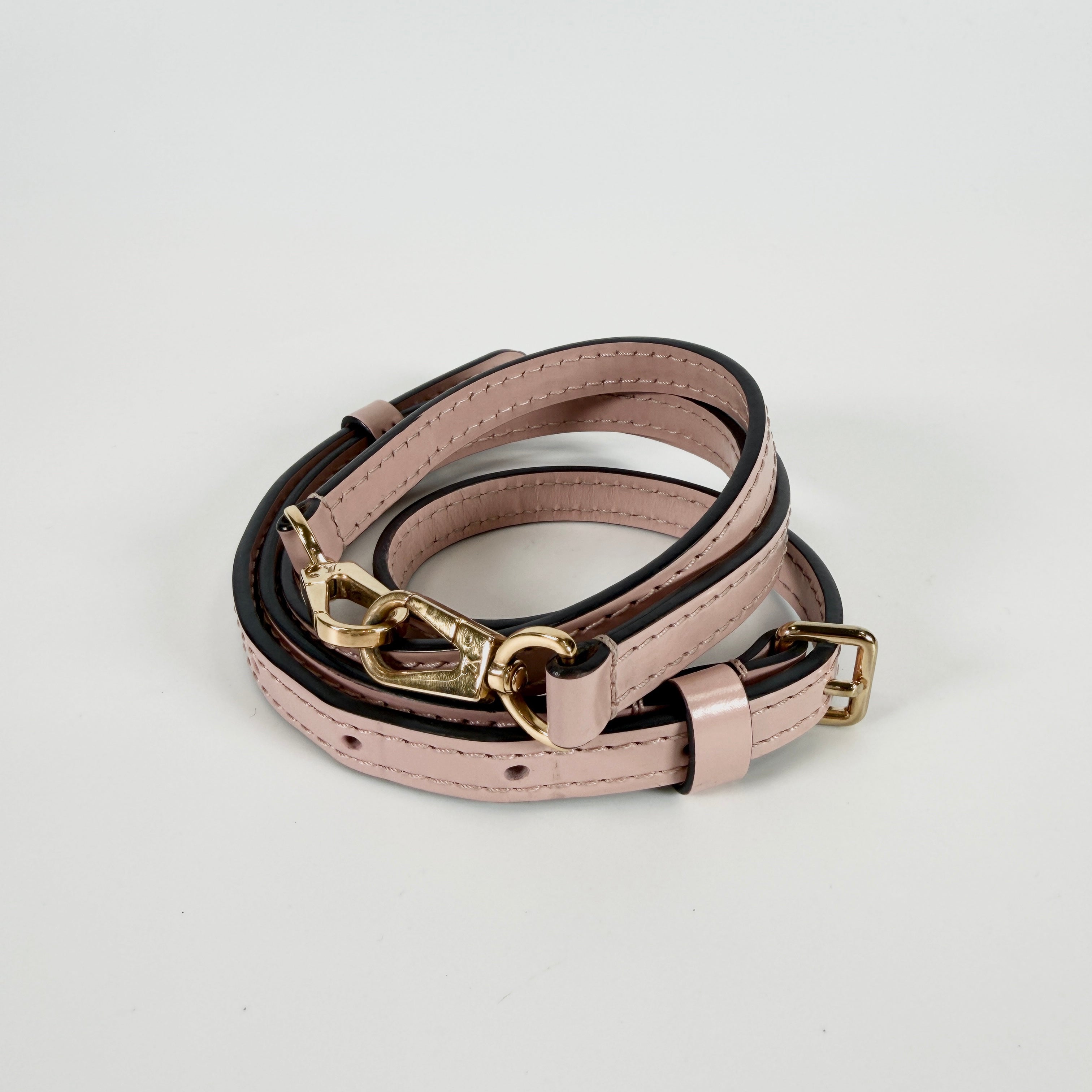 2606 secondhand LV Shoulder bag / Crossbody Bag Rocky