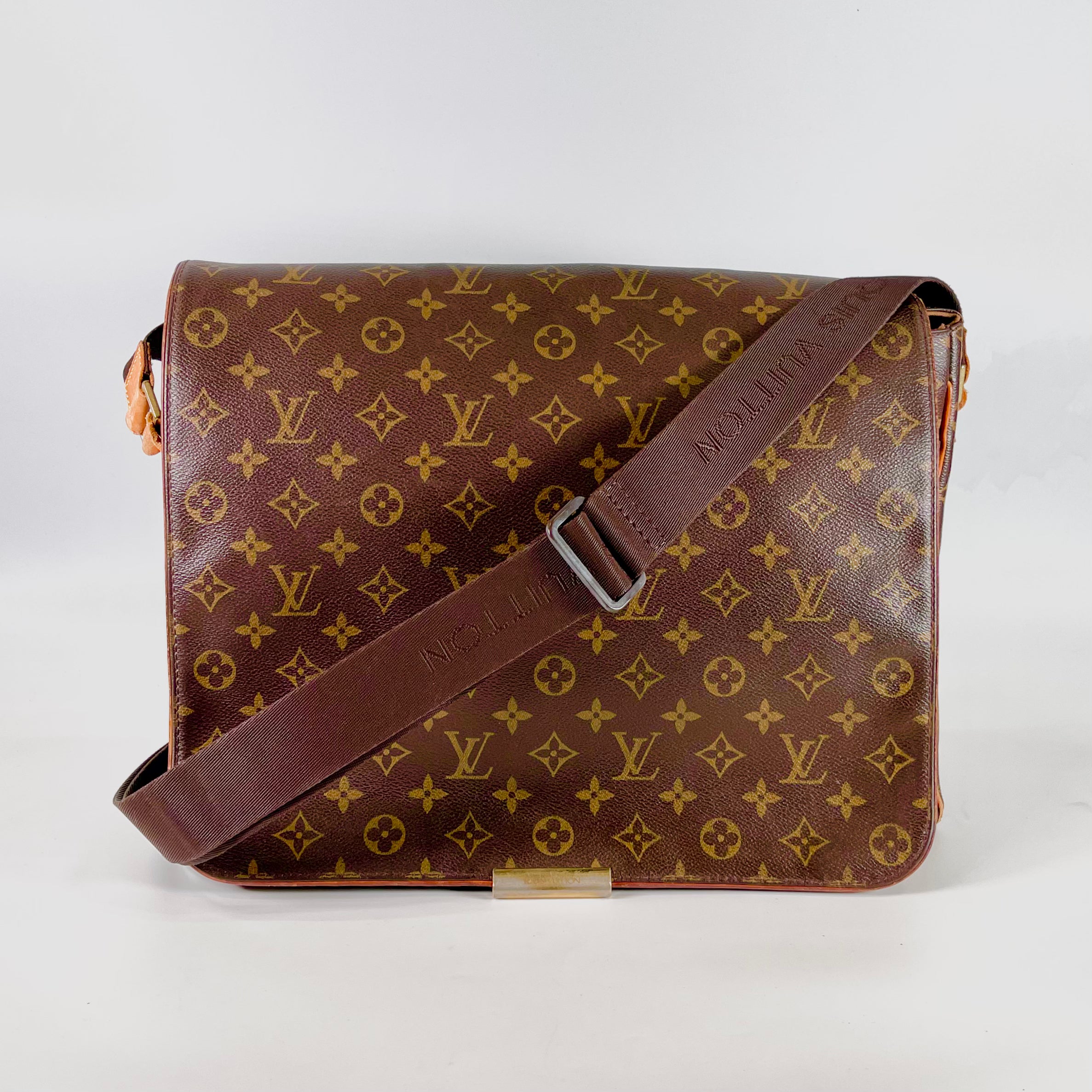 2512 secondhand  Louis Vuitton Shoulder bag / Crossbody Bag Monogram Torn pin