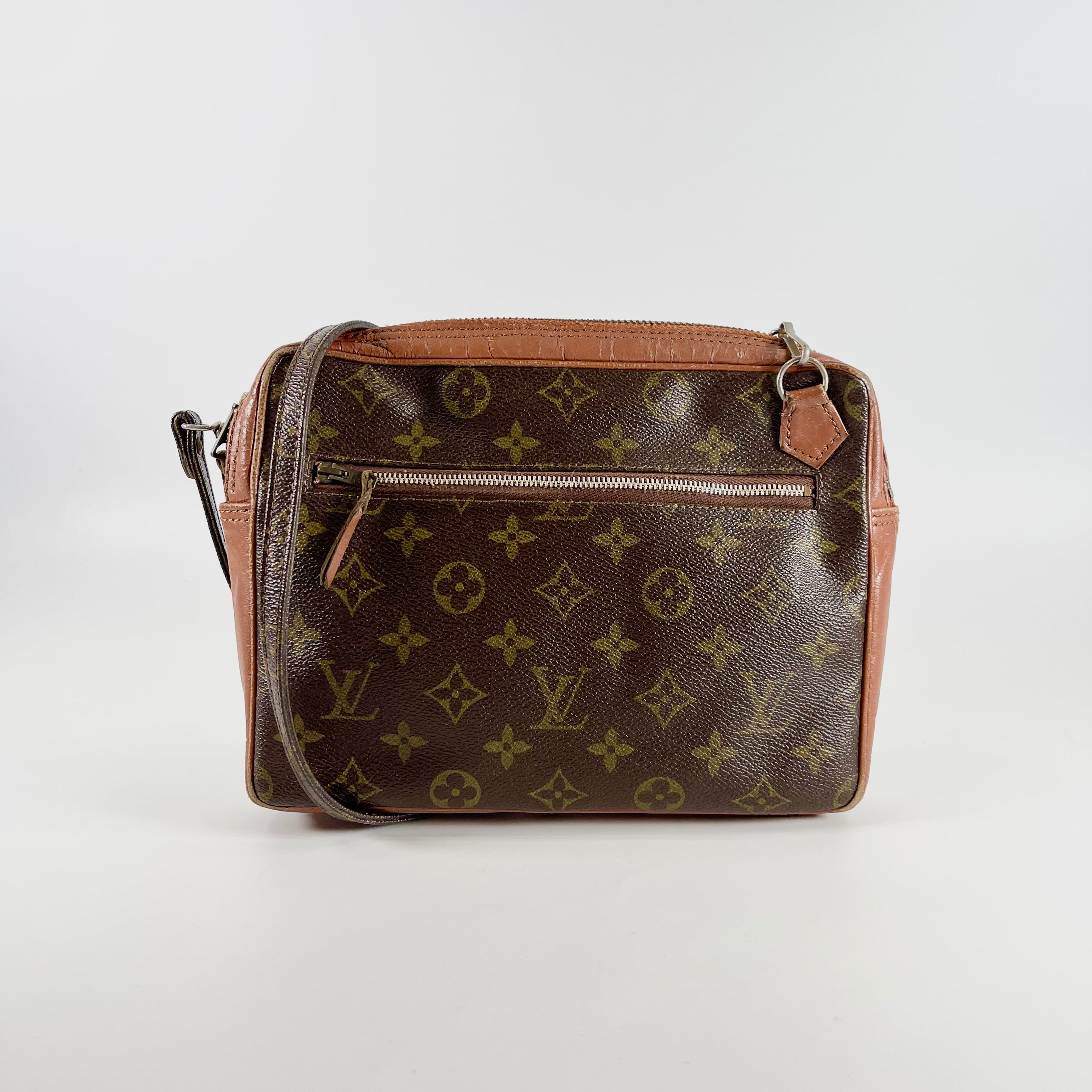2602 secondhand LV Monogram Saxophone