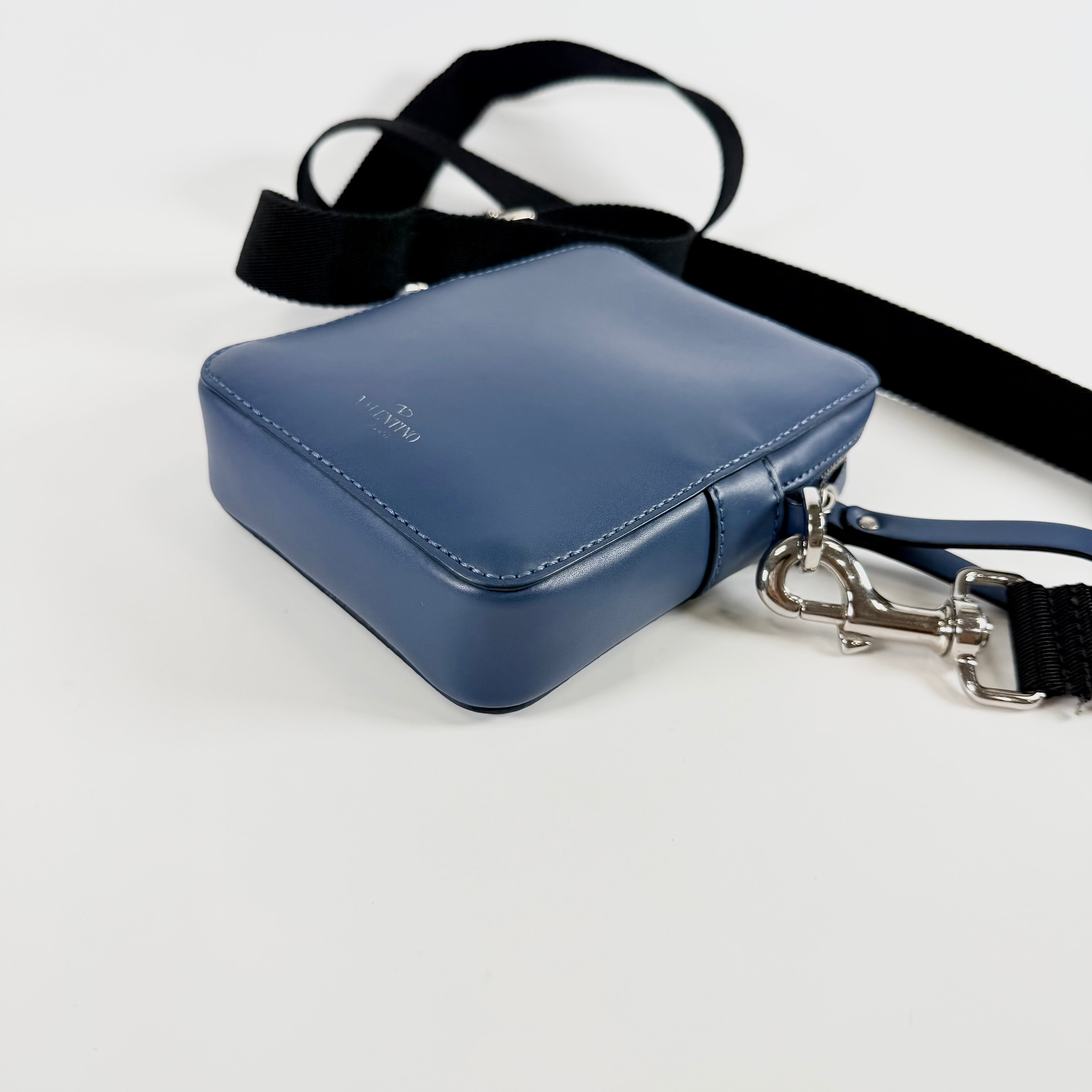 2608 secondhand VALENTINO Garavani VLTN leather Shoulder bag blue