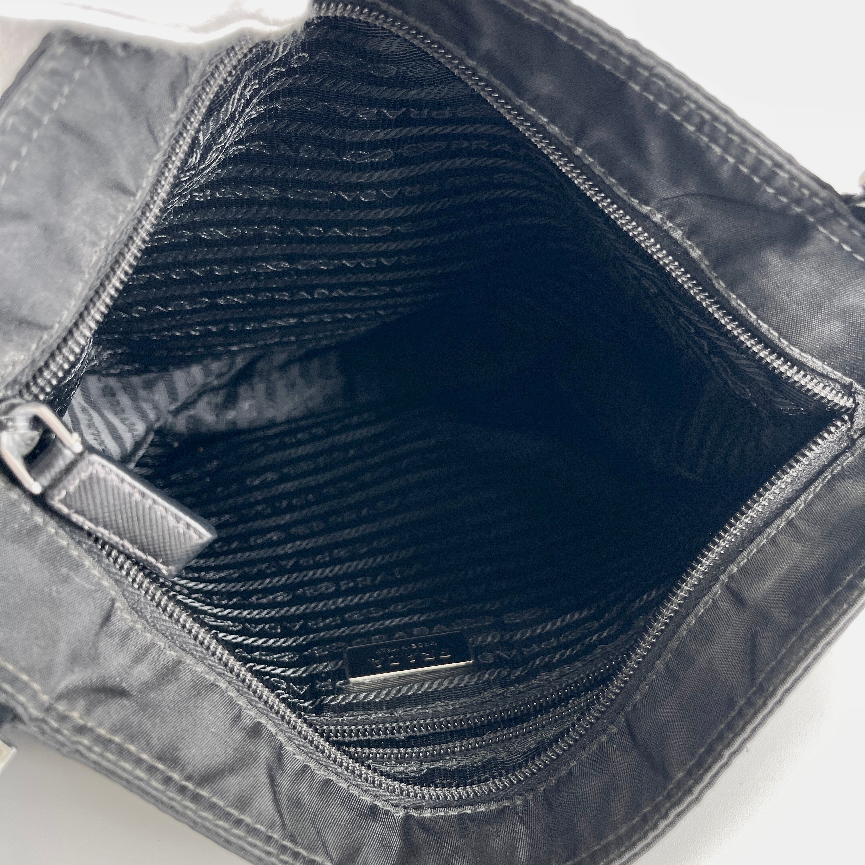 2606 secondhand PRADA Shoulder bag