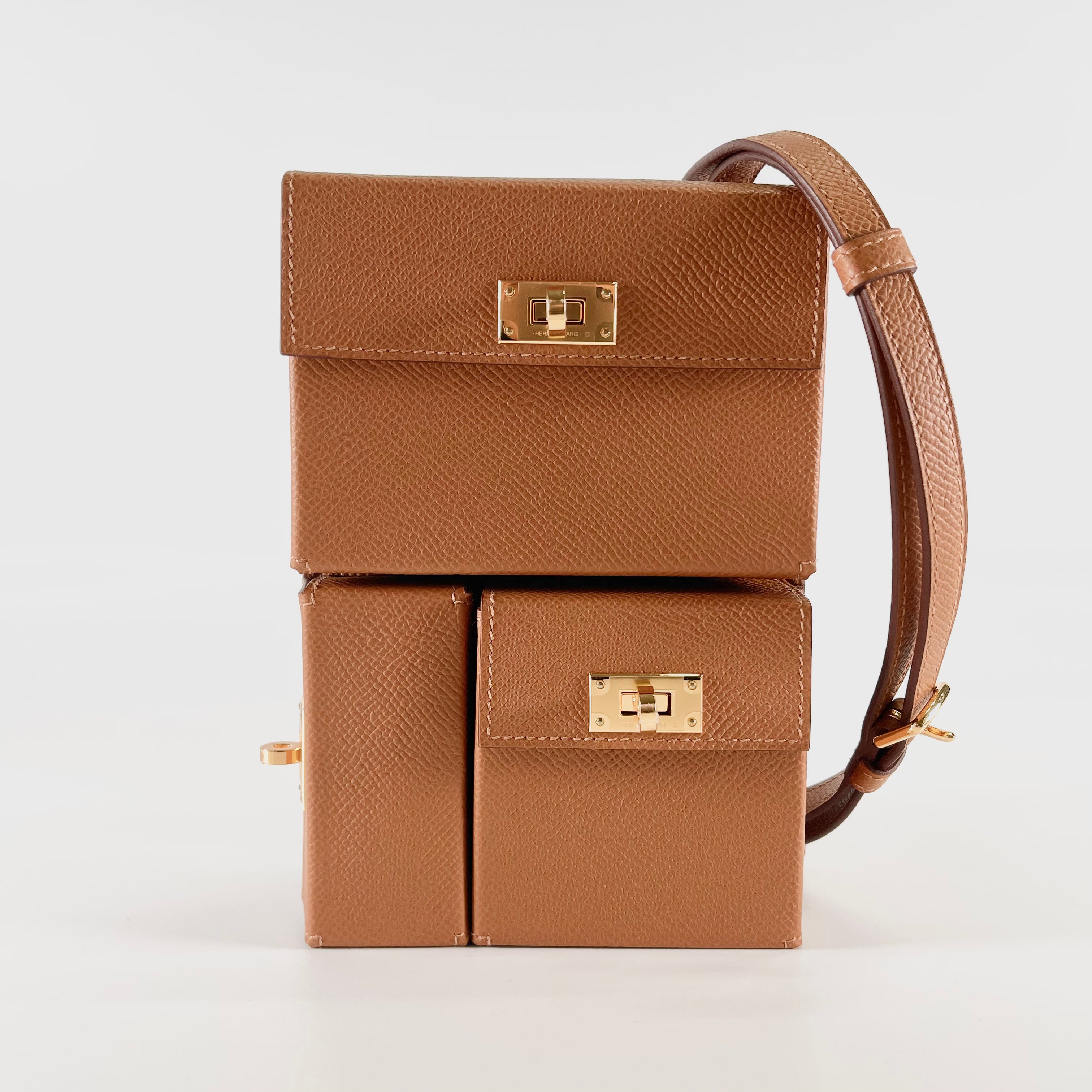 2603 secondhand HERMES Epson Kelly Multi pocket gold