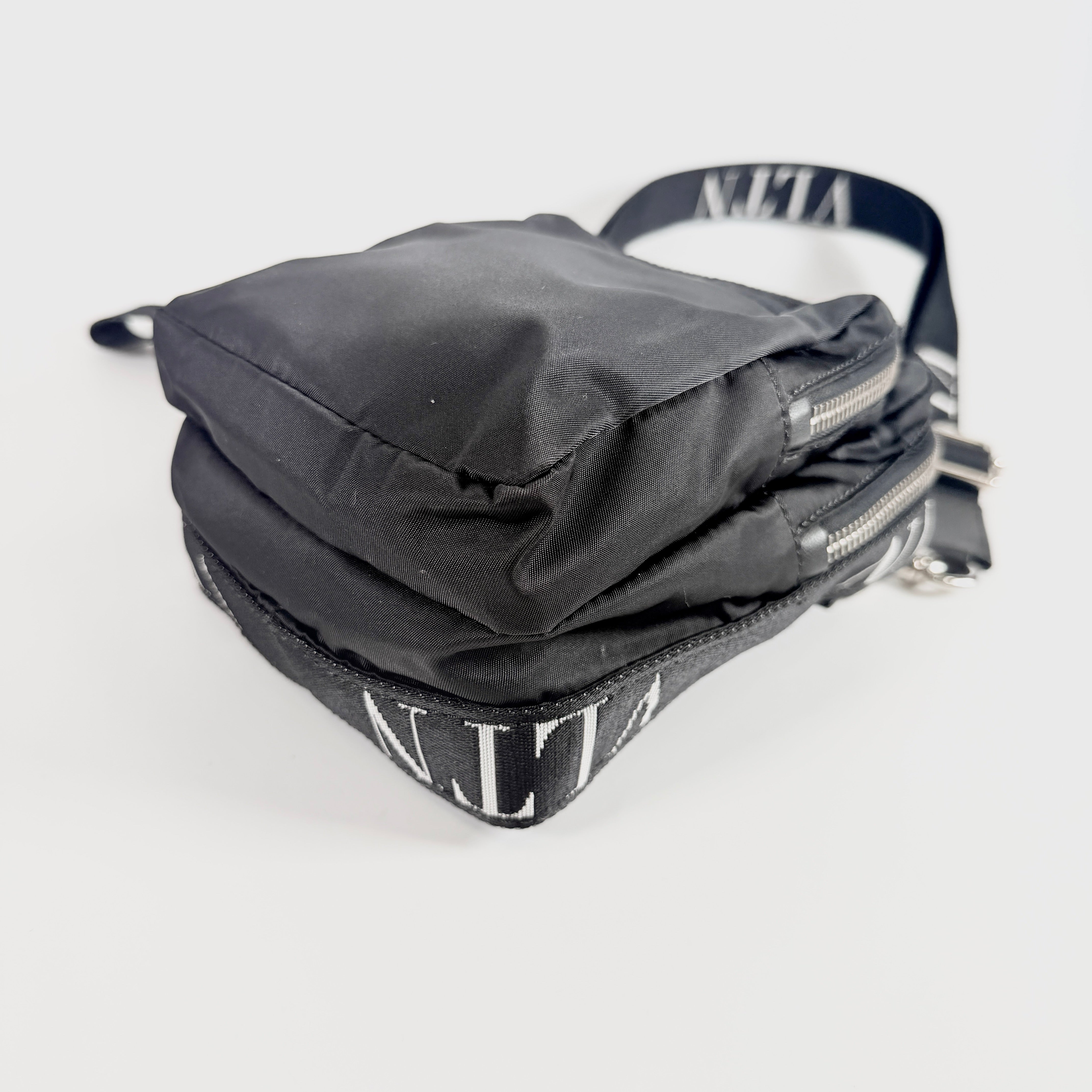 2608 secondhand VALENTINO Nylon Shoulder Bag Black