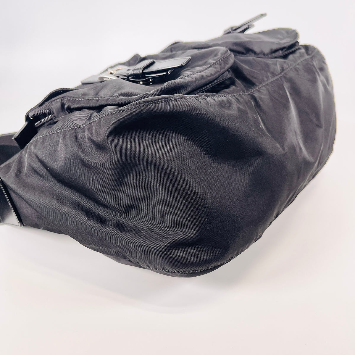 2608 secondhand PRADA Shoulder bag / Crossbody Bag