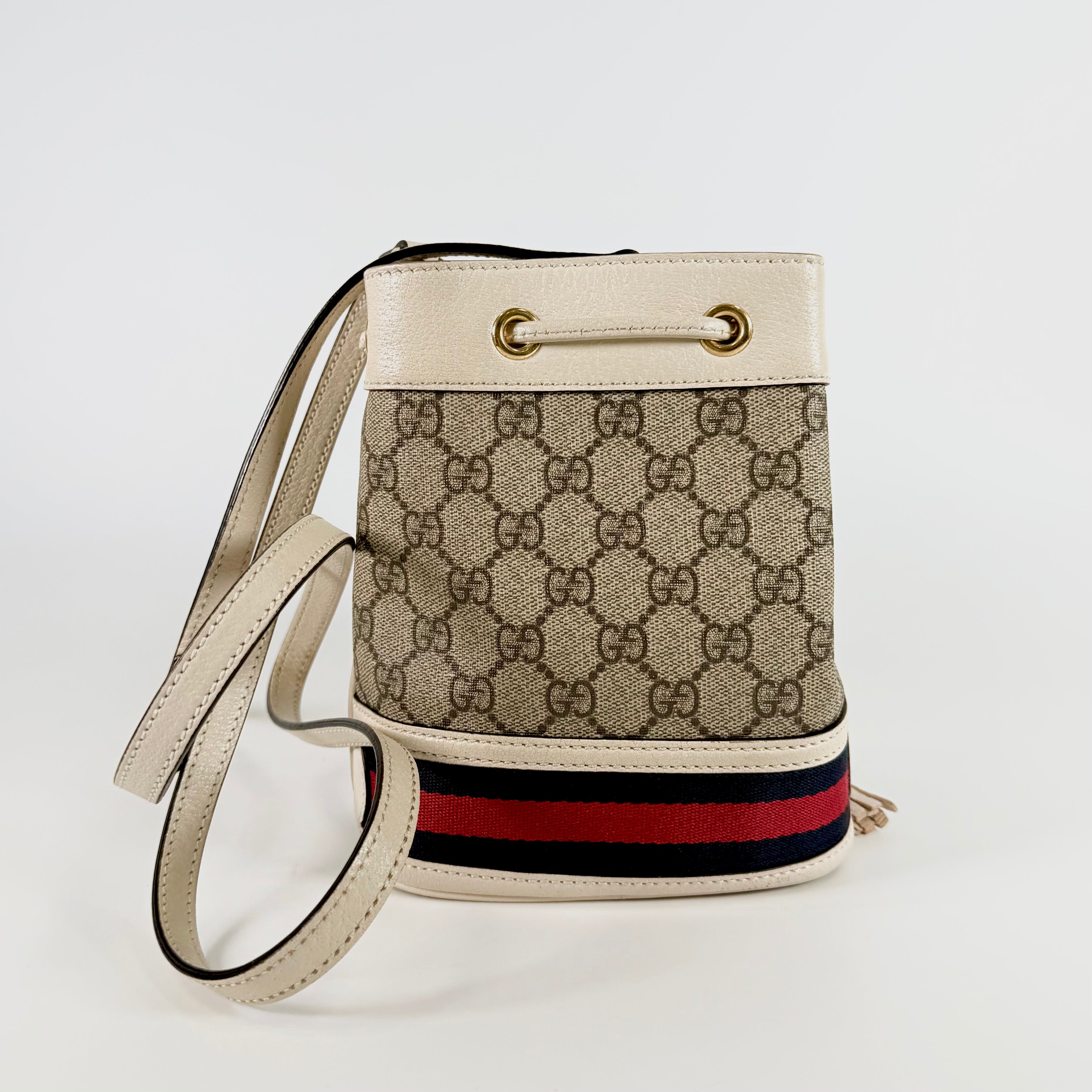 2607 secondhand GUCCI Sherry Line Bucket Bag GG Supreme Corner Scuffing