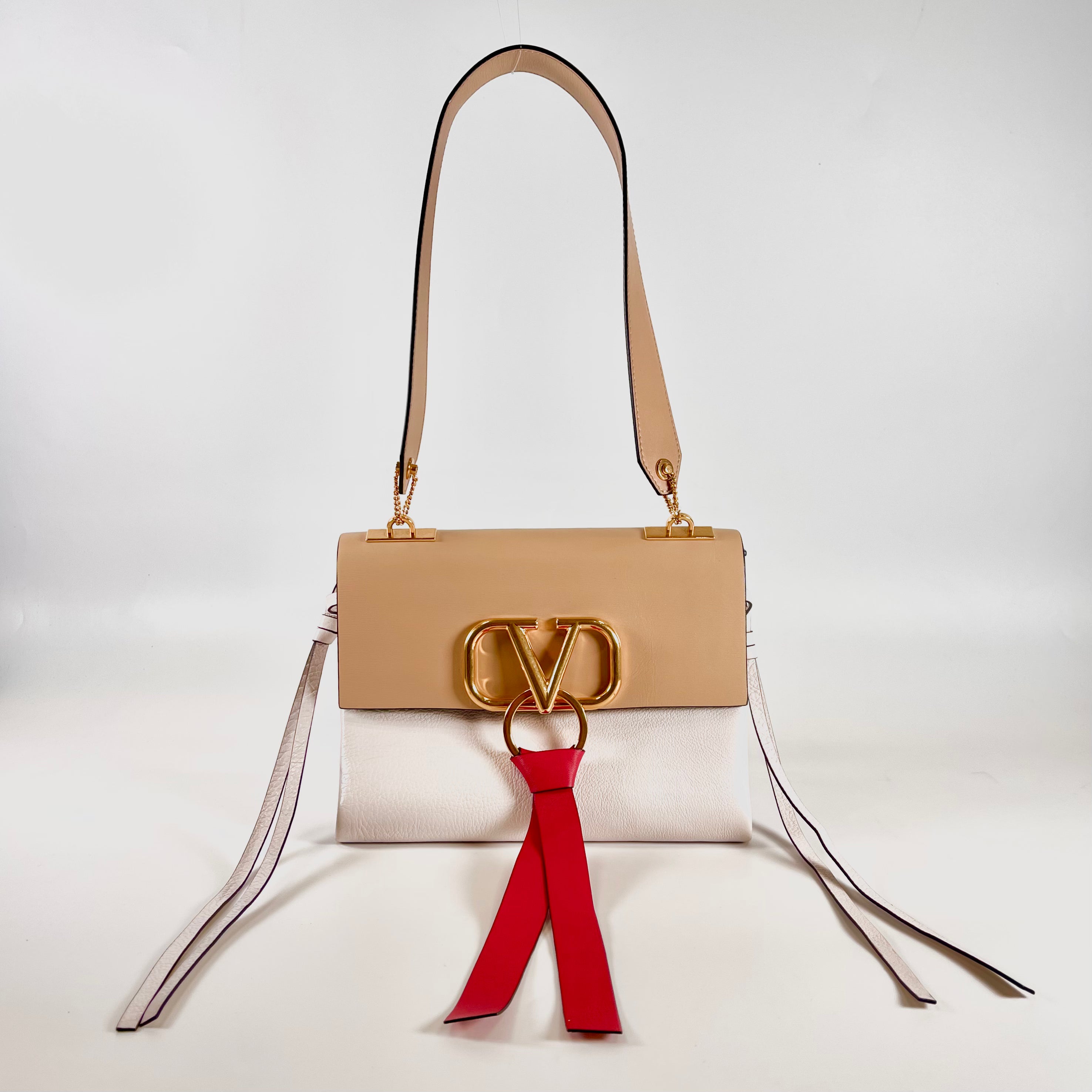 2601 secondhand VALENTINO Garavani V ring leather Chain Shoulder Bag beige x white