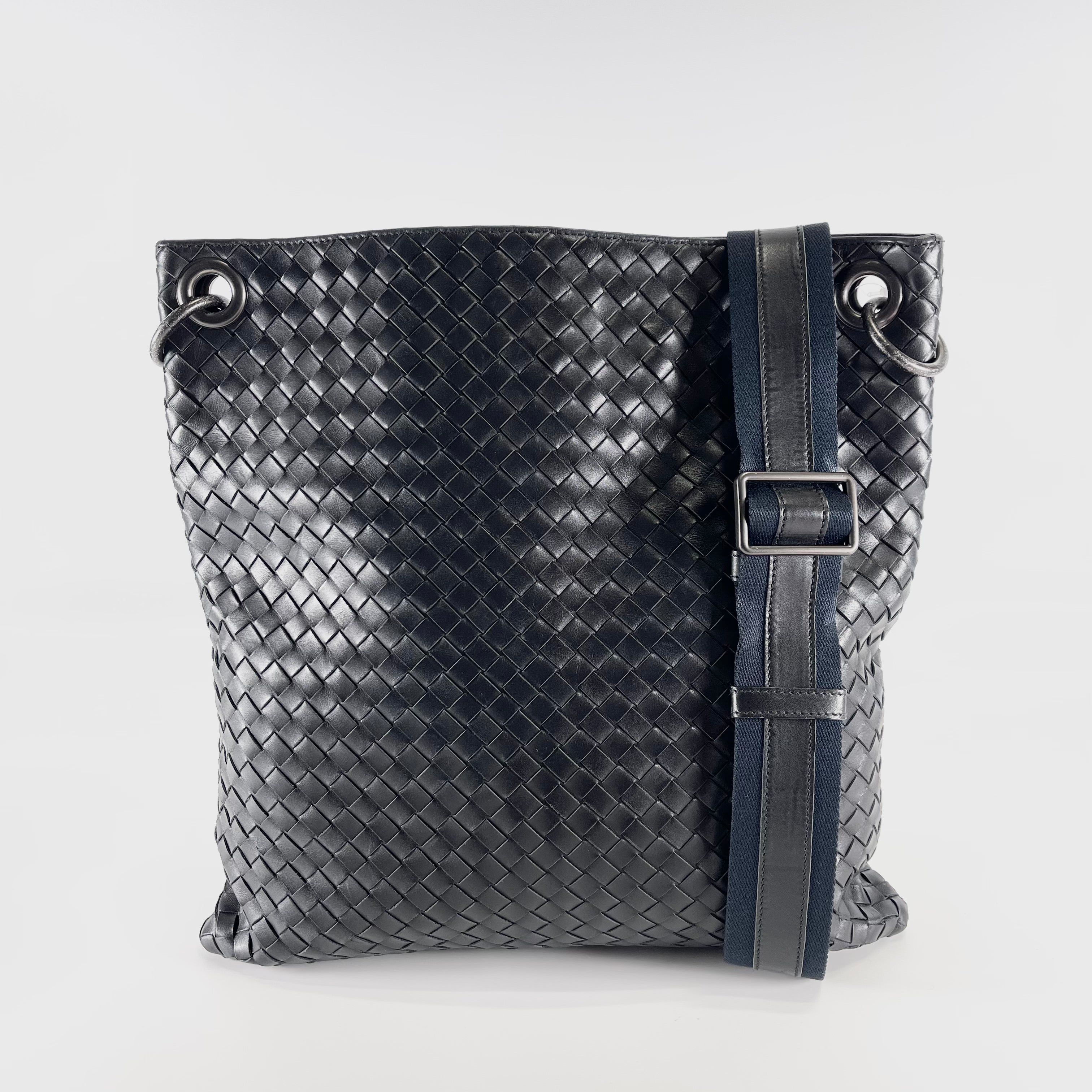 2603 secondhand BOTTEGA VENETA Intrecciato shoulder