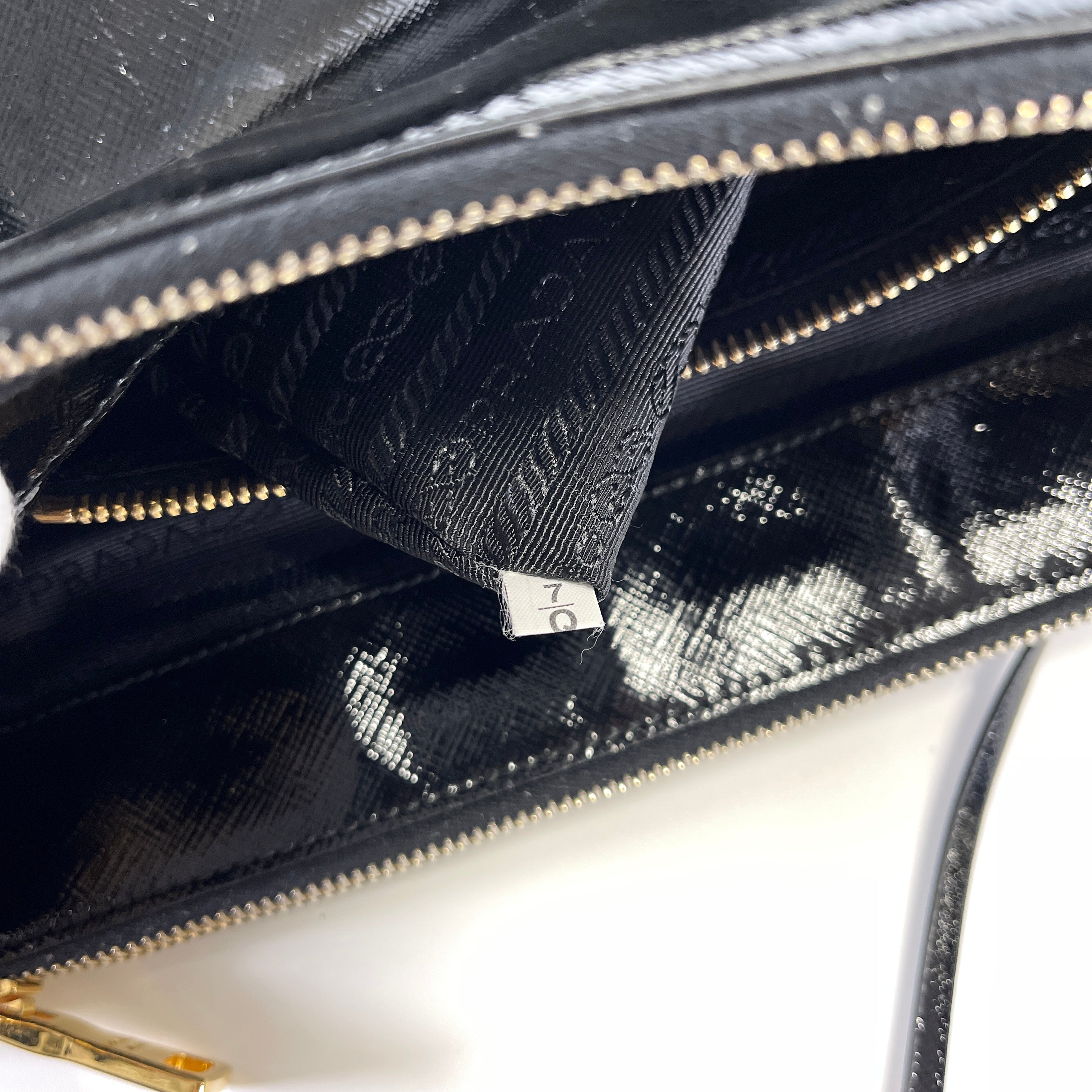 2604 secondhand PRADA 2Way bag