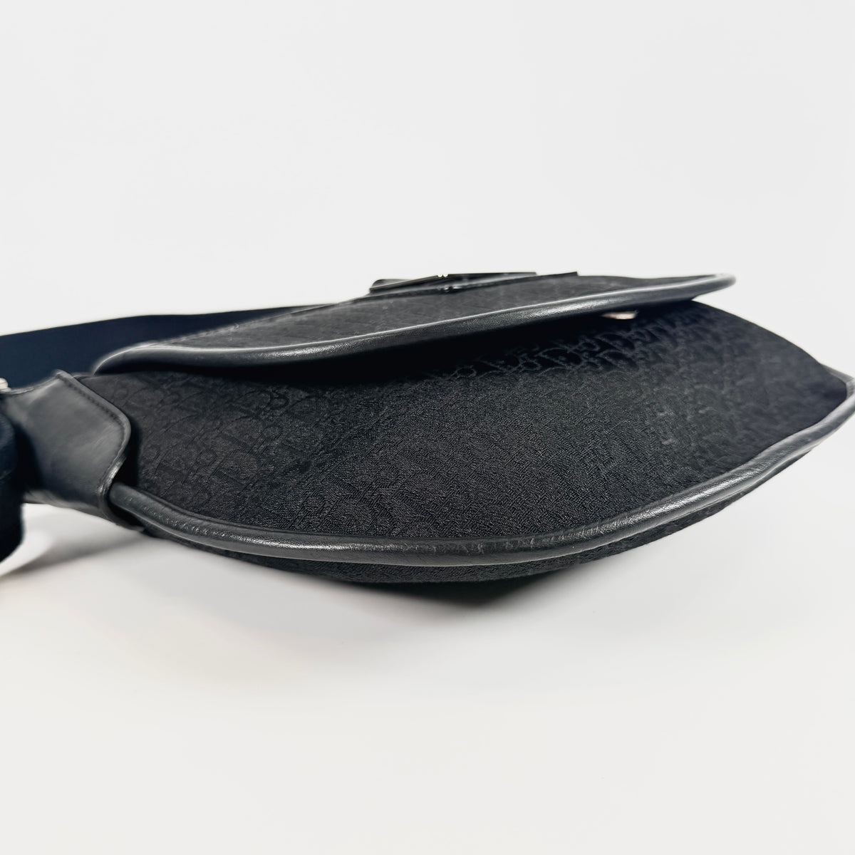 2607 secondhand CD Shoulder bag