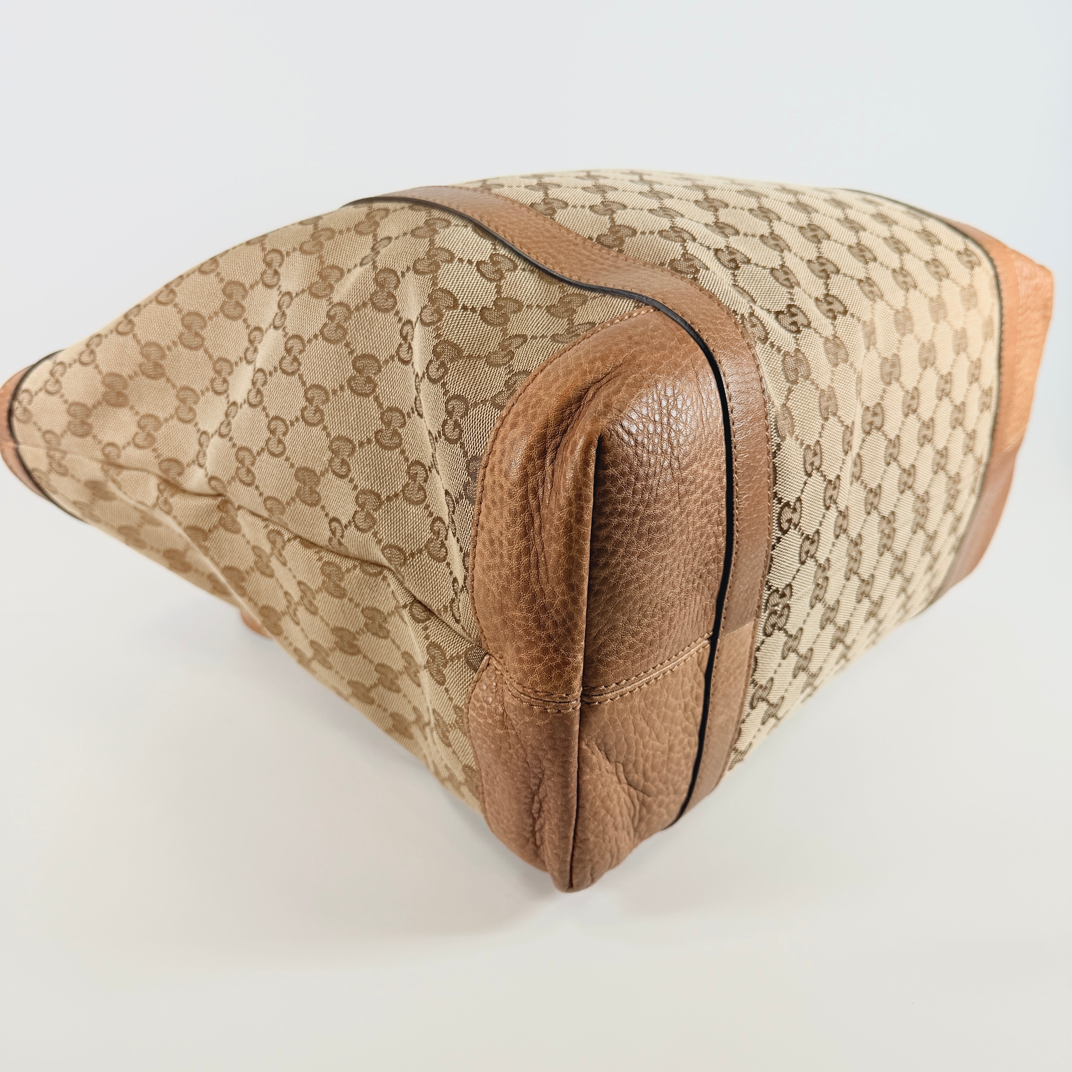 2606 secondhand Gucci GG Canvas Handbag