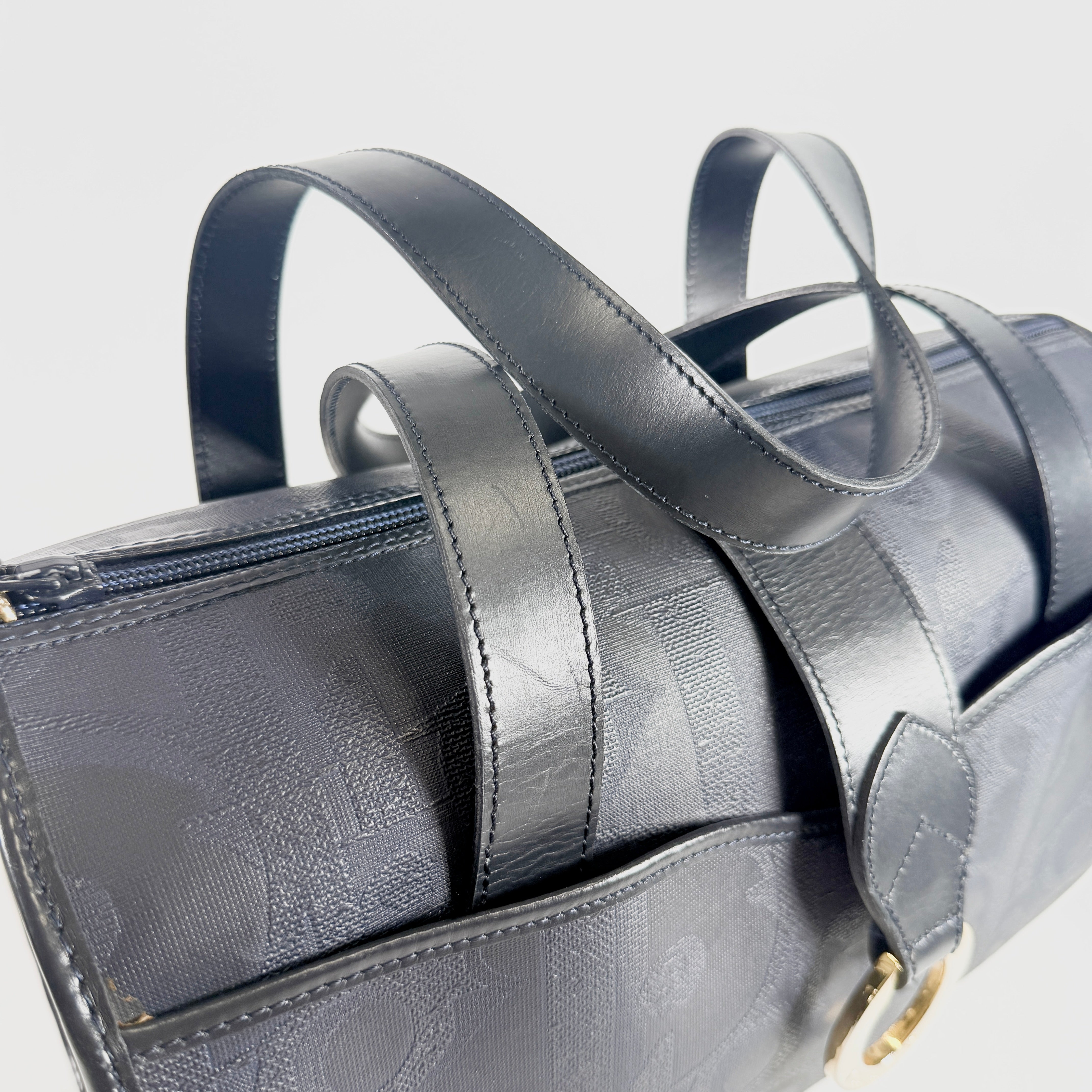 2608 secondhand CD C. Boston bag
