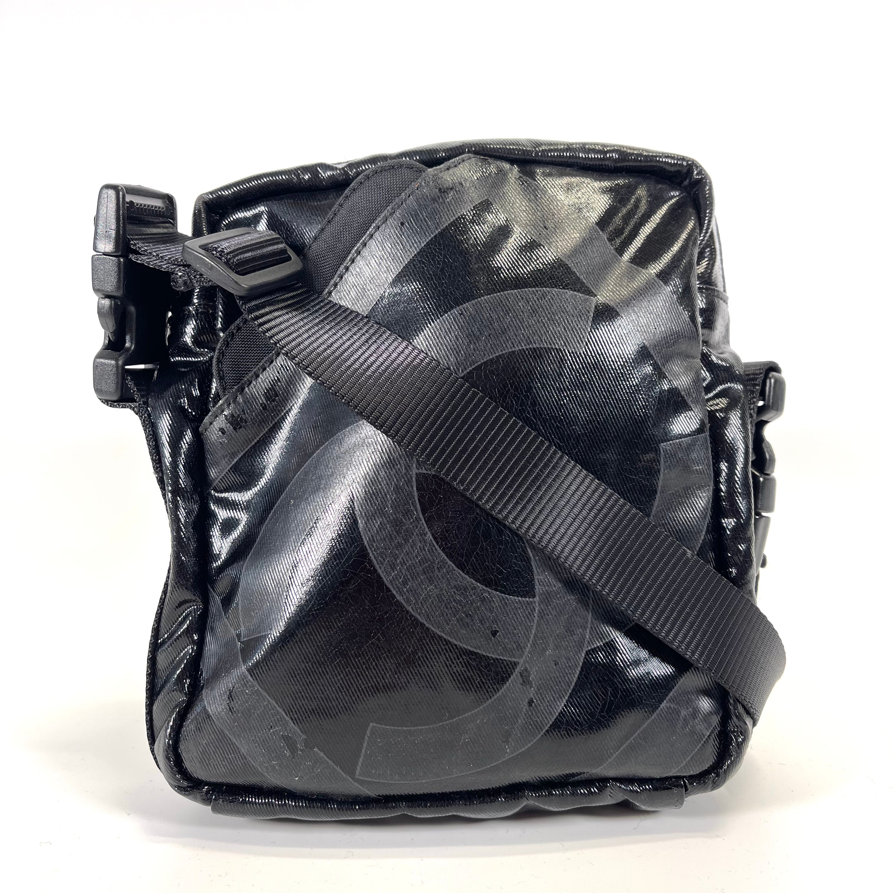 2512 secondhand  CHANEL Patent Leather Crossbody Bag