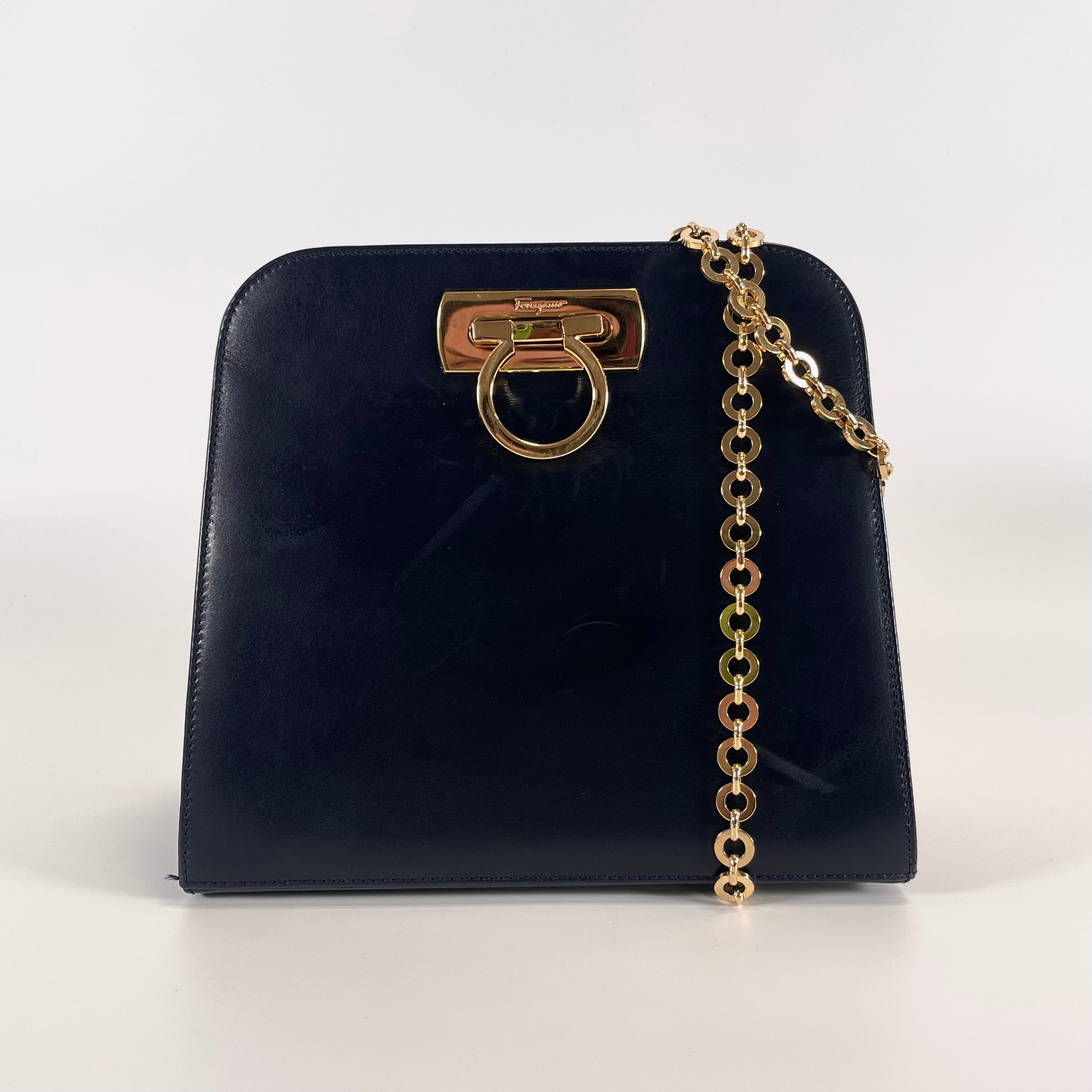 2512 secondhand  Ferragamo Gancini shoulderbag