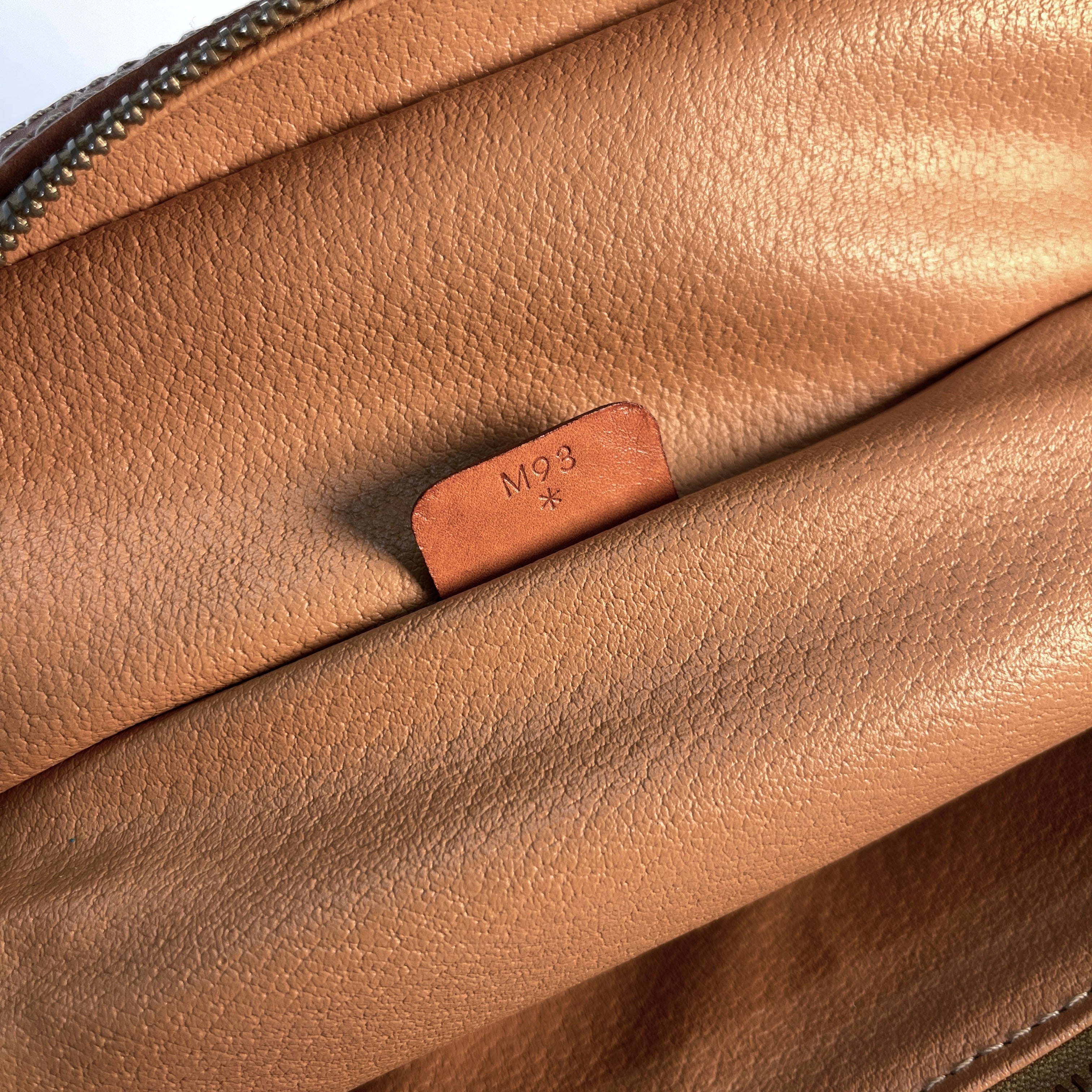 2605 secondhand CELINE Macadam hand bag