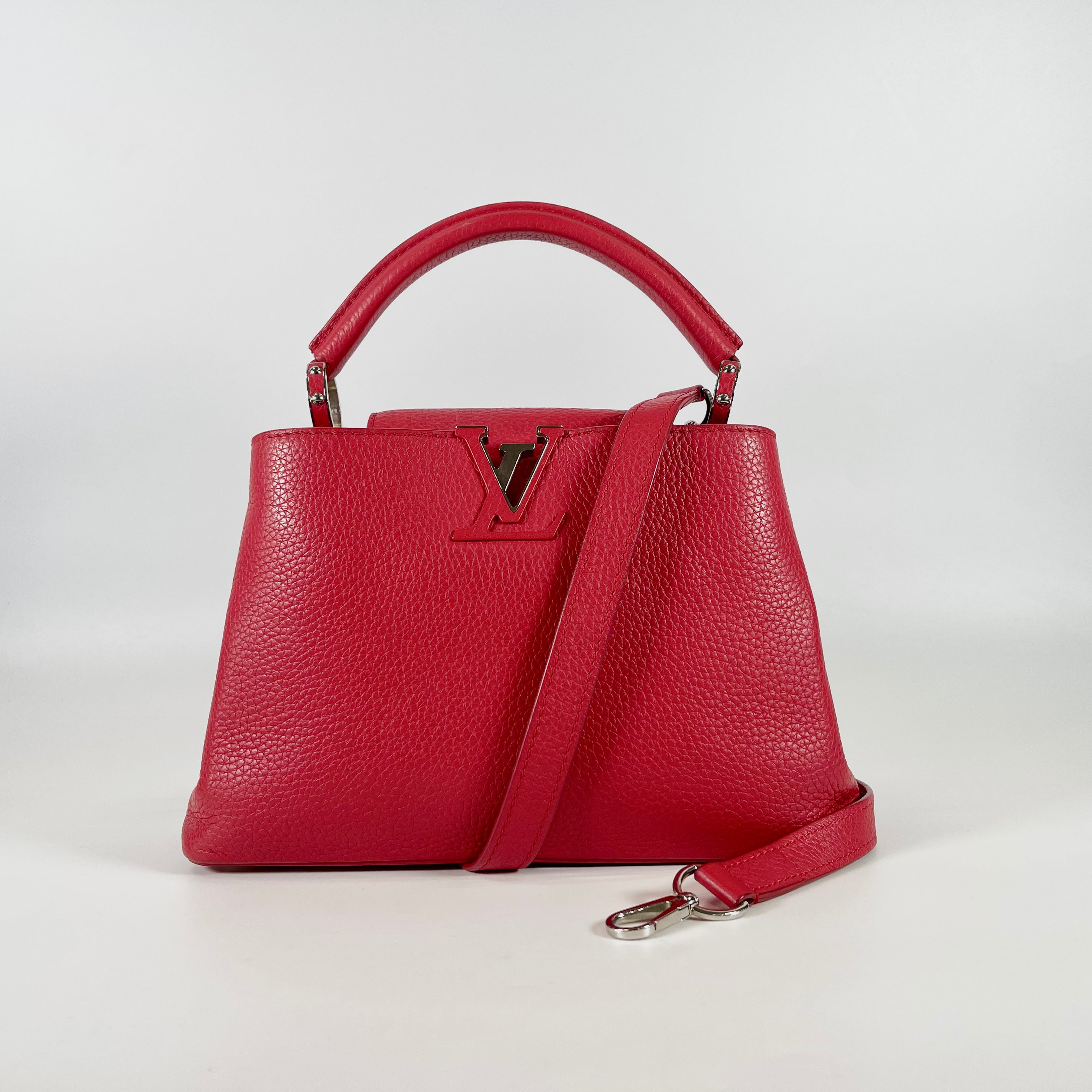 2602 secondhand LV hand bag Capucines logo