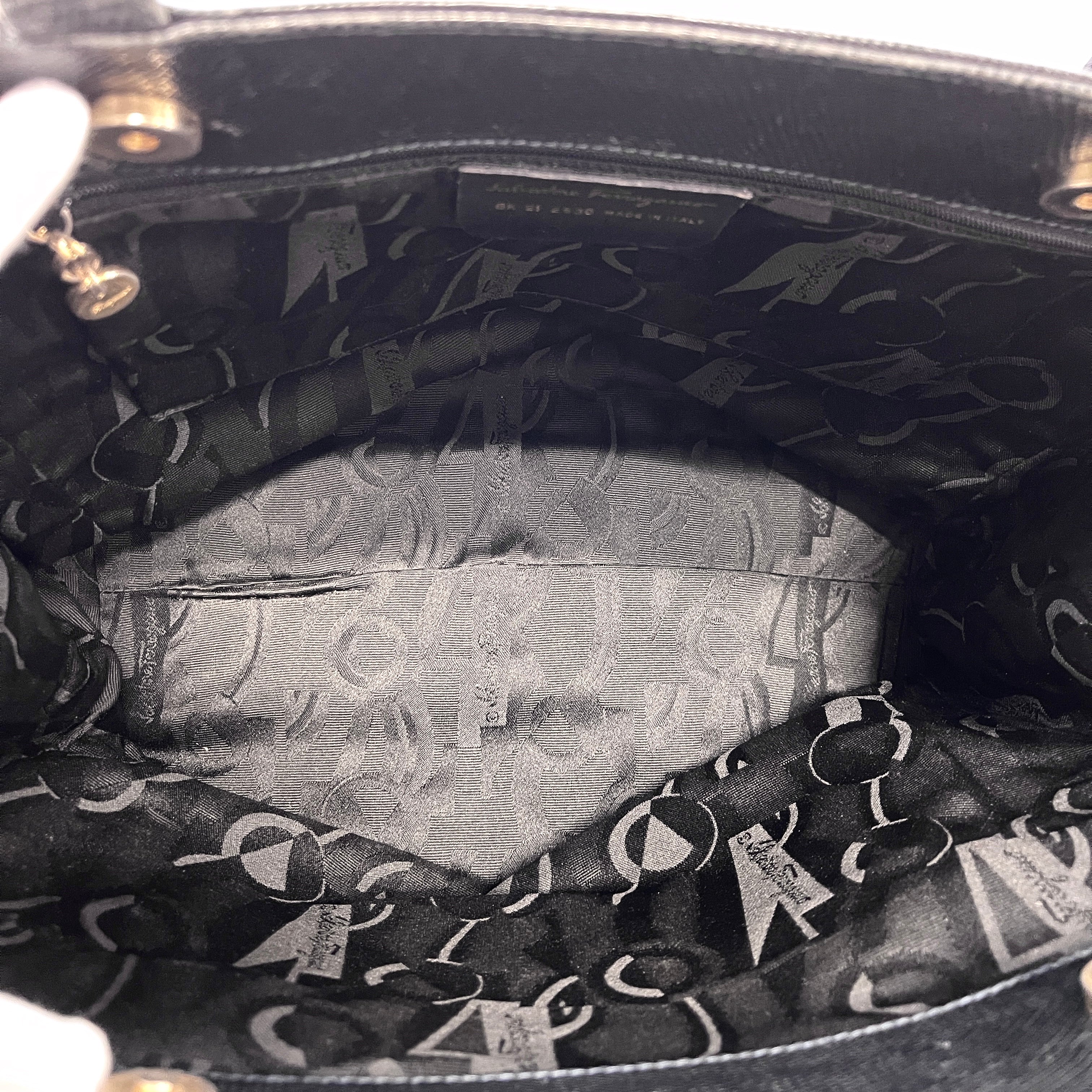 2605 secondhand Ferragamo Shoulder bag