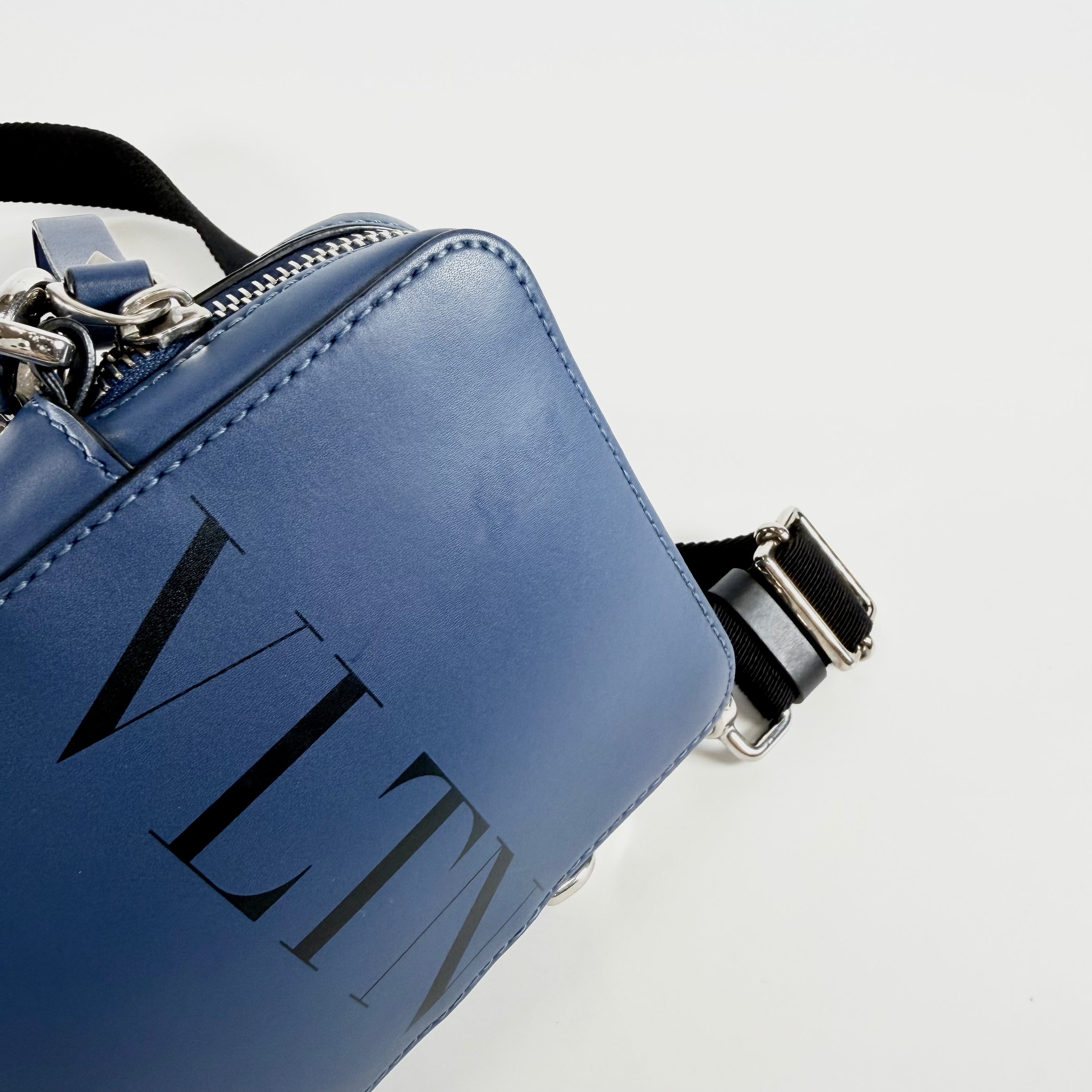2608 secondhand VALENTINO Garavani VLTN leather Shoulder bag blue