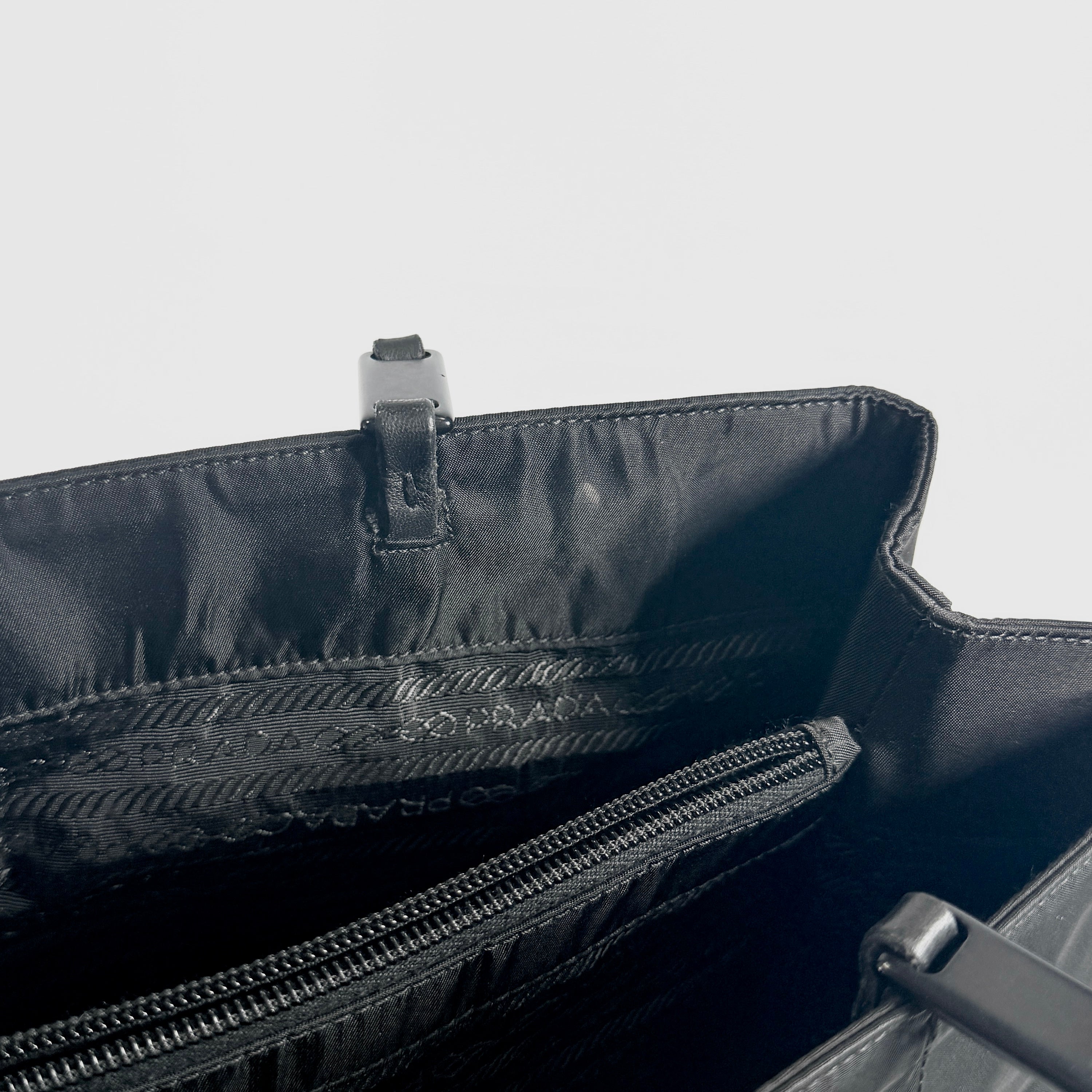 2608 secondhand PRADA nylon Shoulder bag