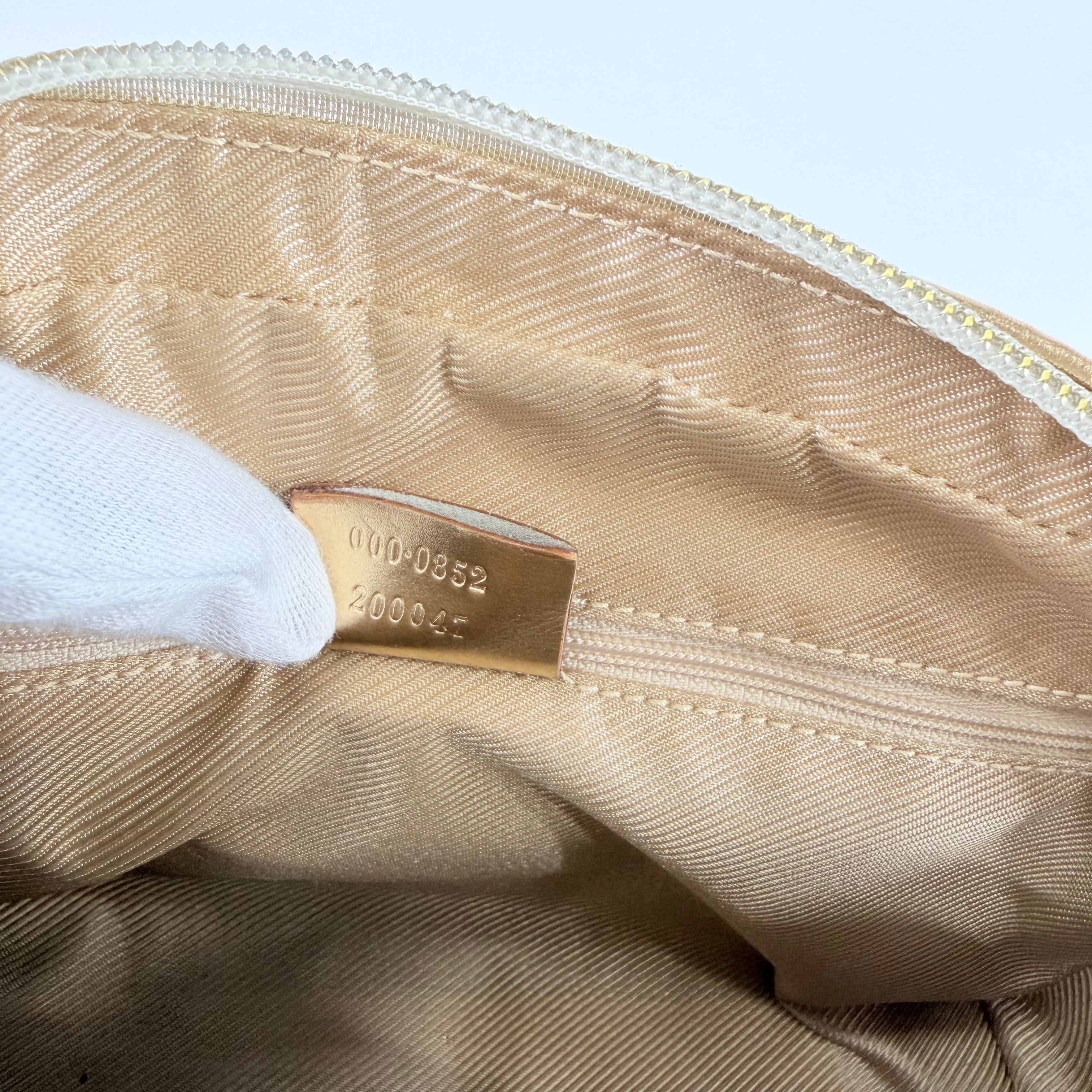 2608 secondhand GUCCI GG canvas hand bag