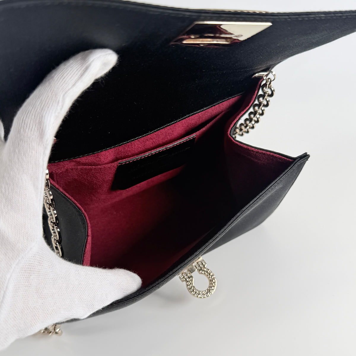 2606 secondhand Ferragamo Gancini Semi shoulder black