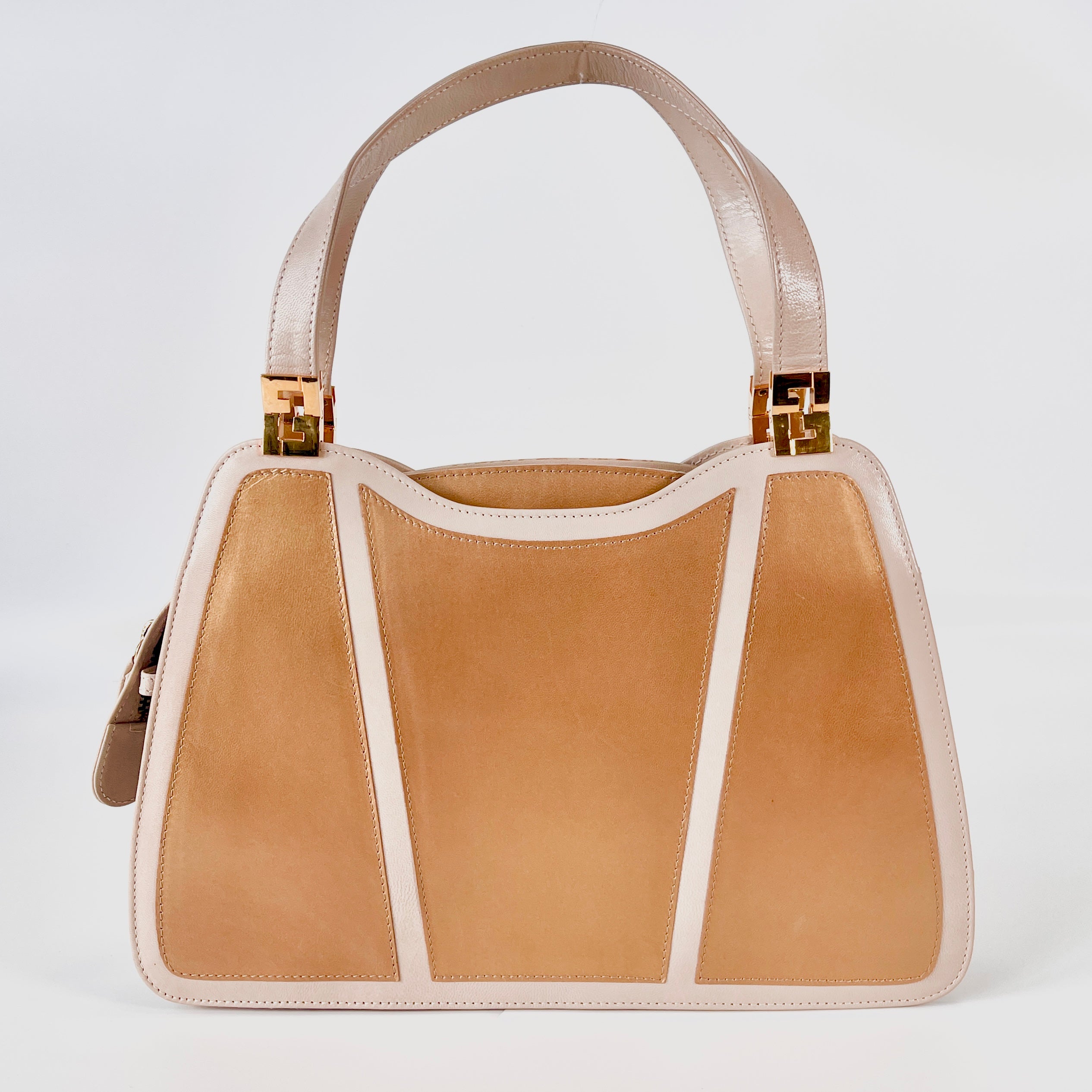 2603 secondhand FENDI hand bag