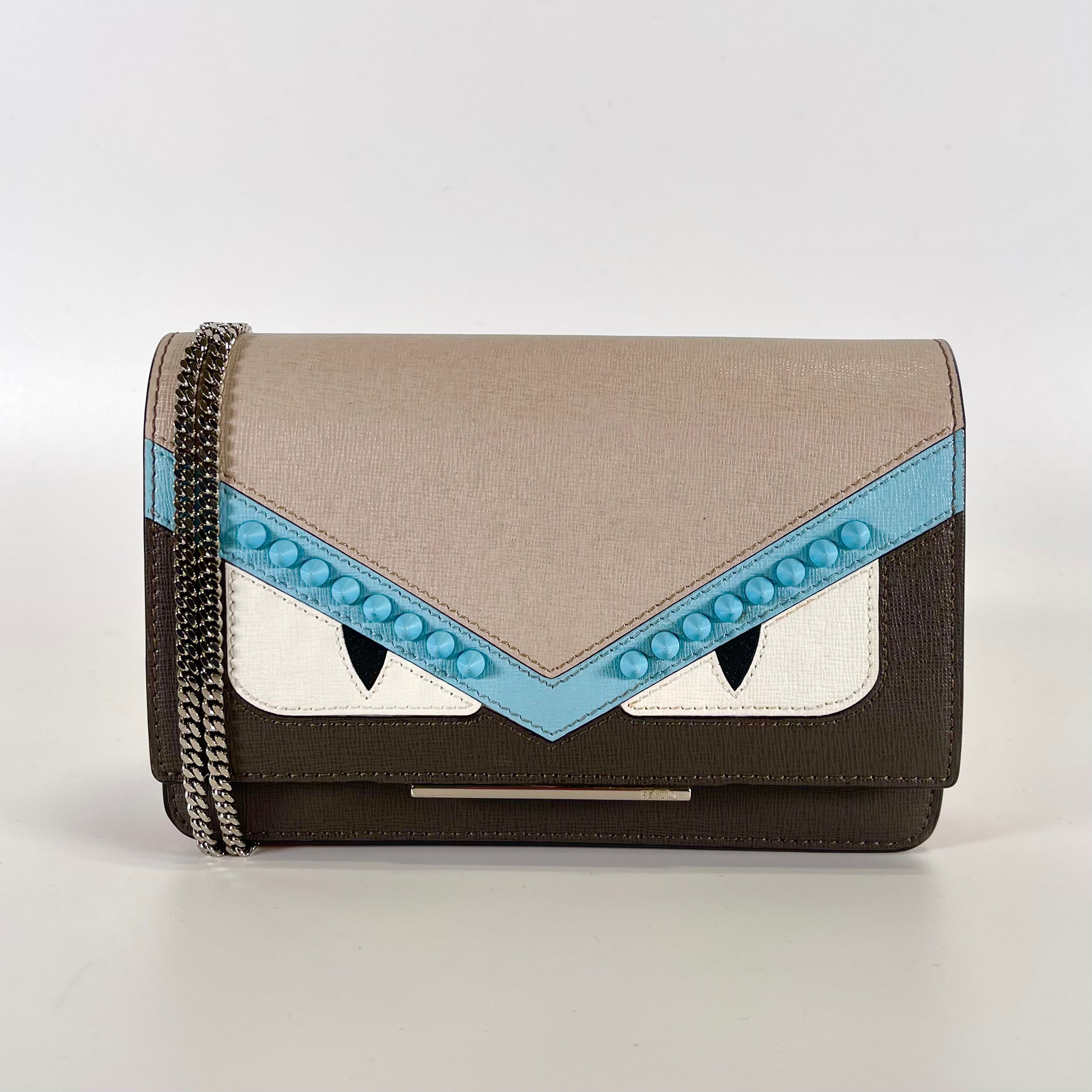 2512 secondhand  FENDI Star leather Chain Wallet beige x black