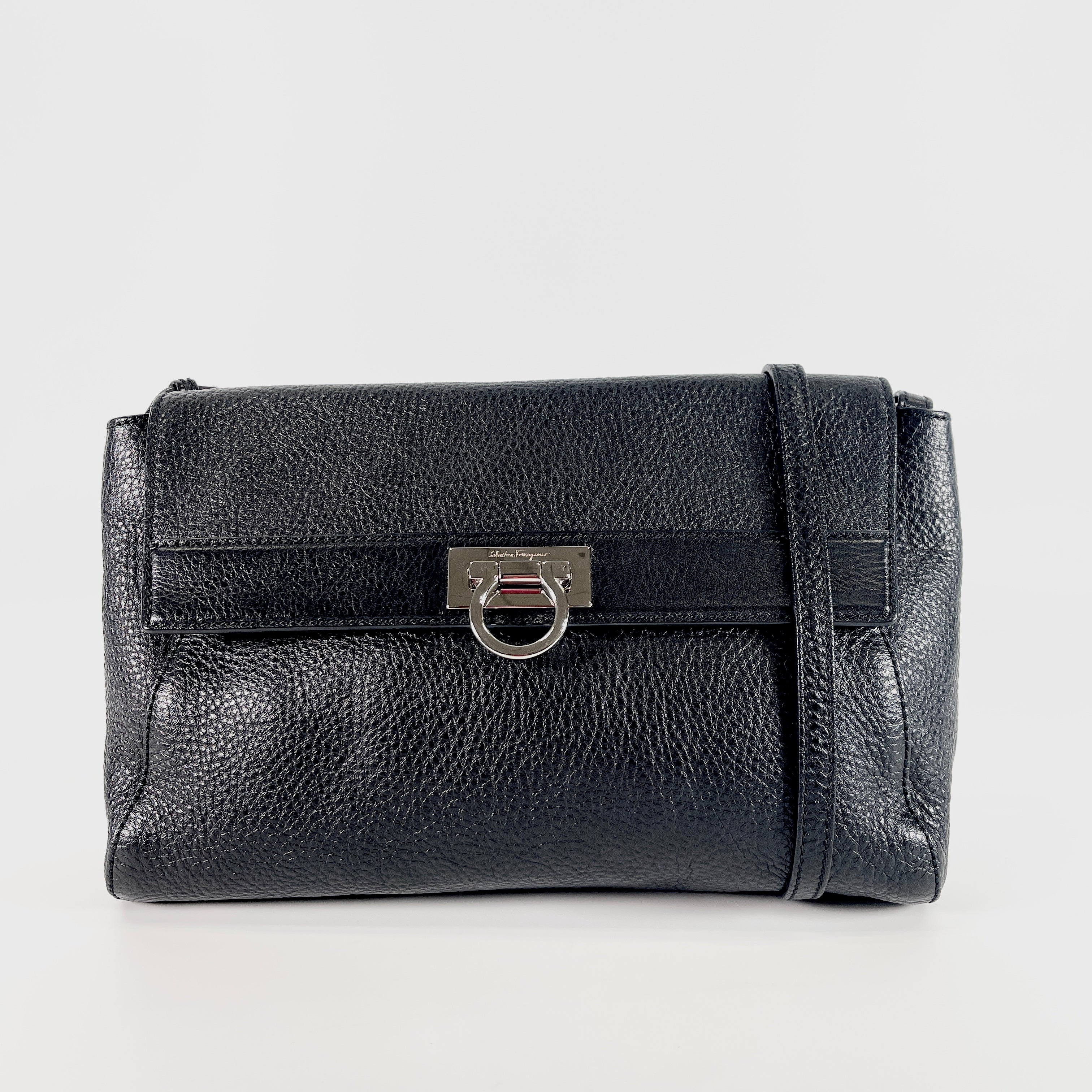 2604 secondhand Ferragamo Shoulder bag