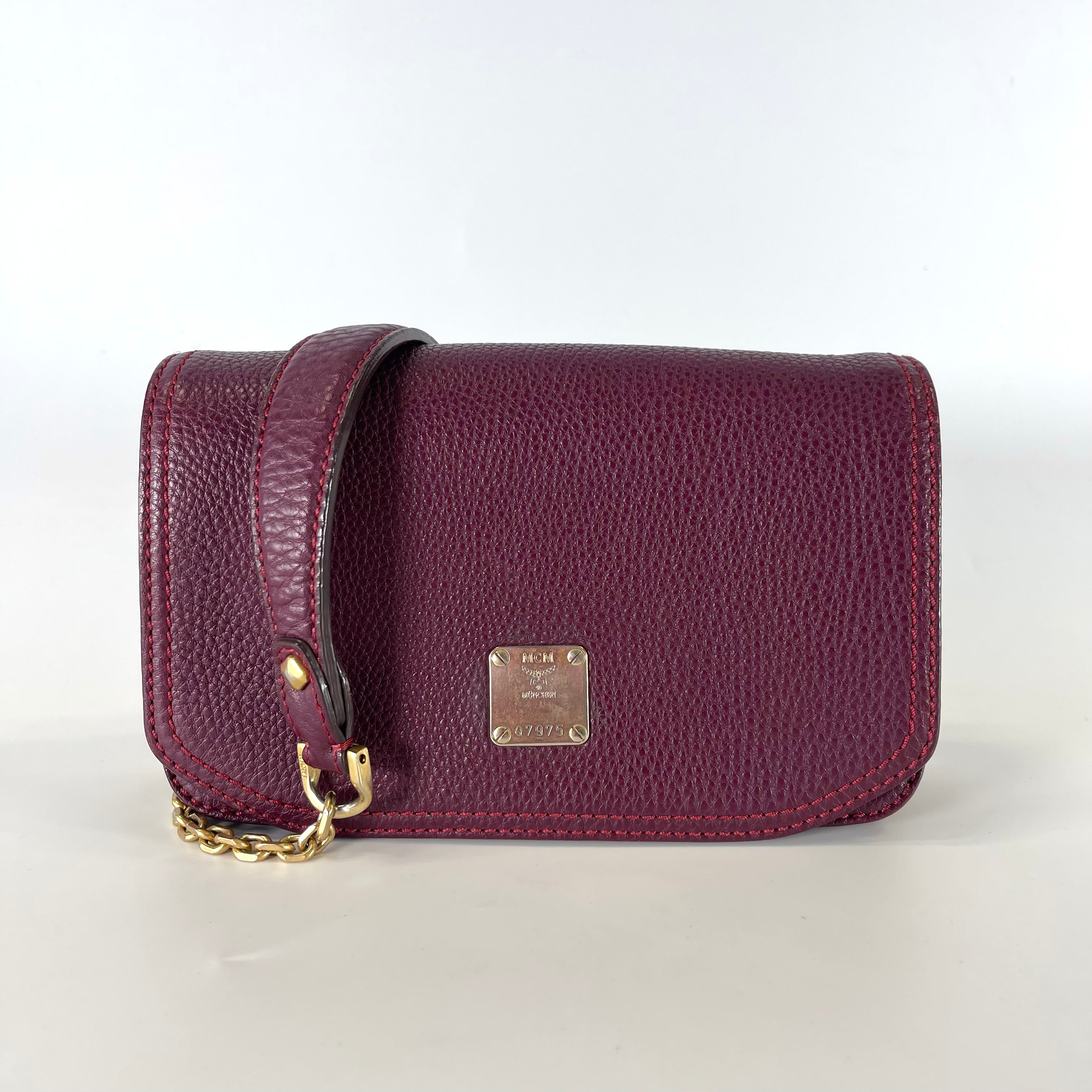 2512 secondhand  MCM leather shoulder bag Red