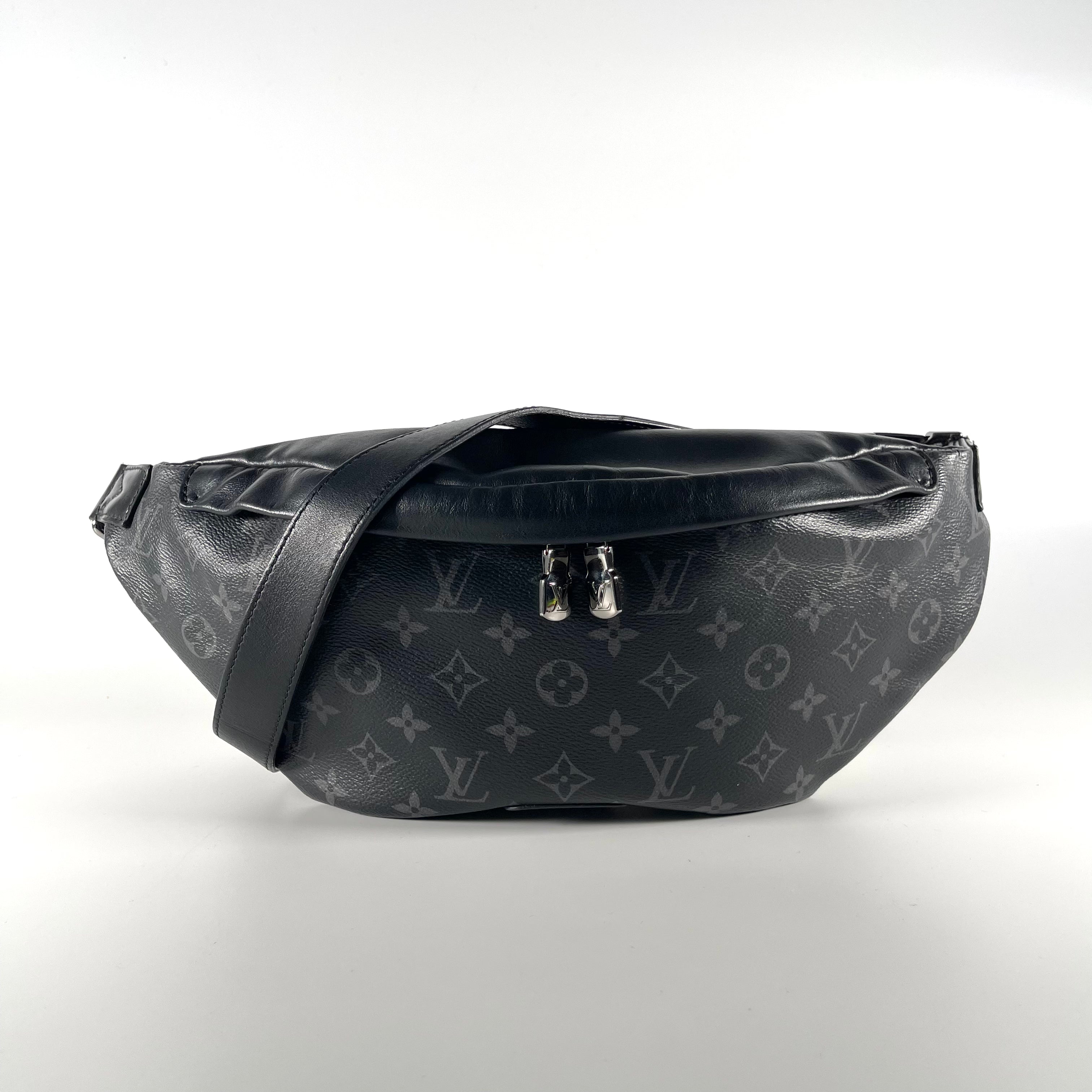 2601 Louis Vuitton Eclipse Discovery Bam bag