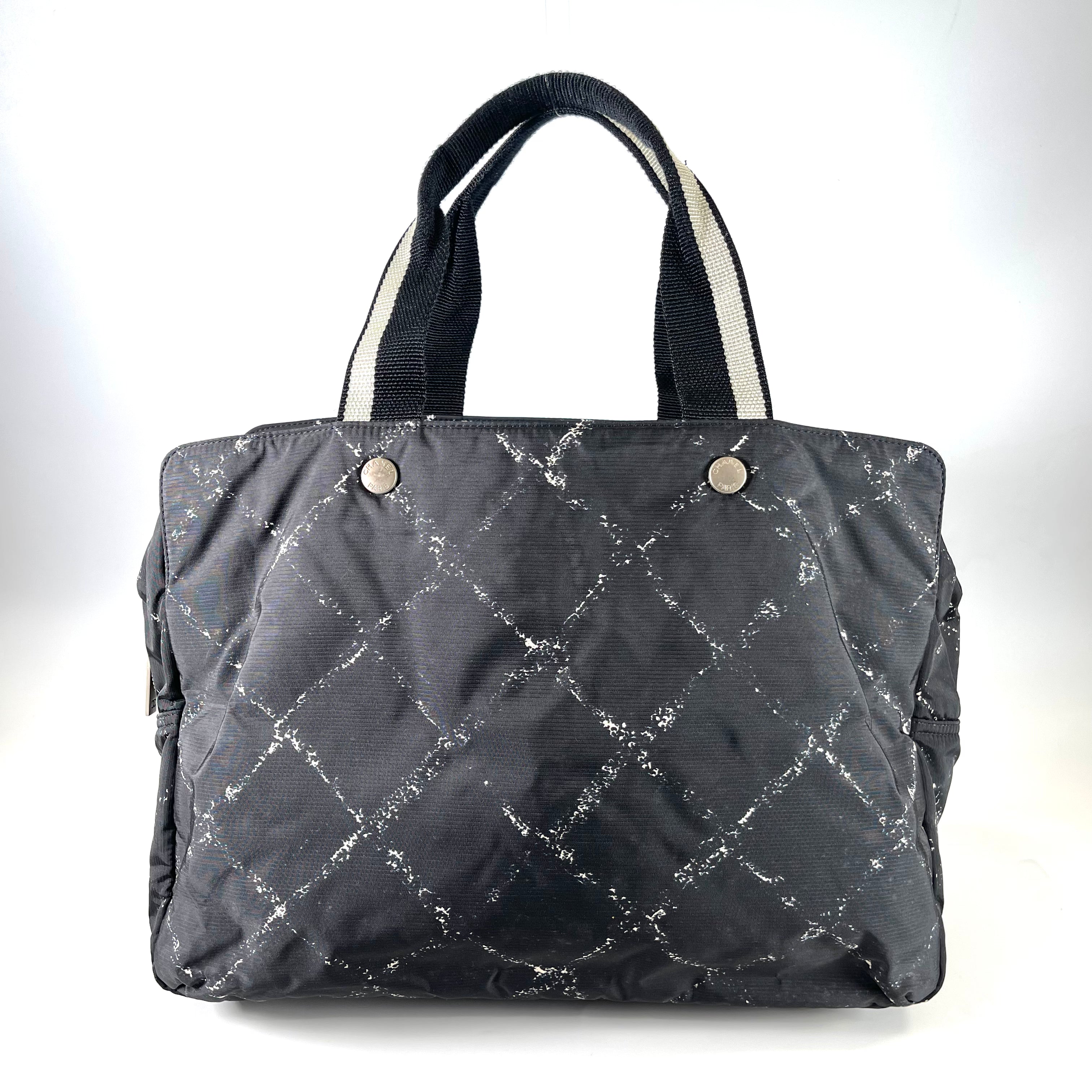 2601 CHANEL Tote Bag