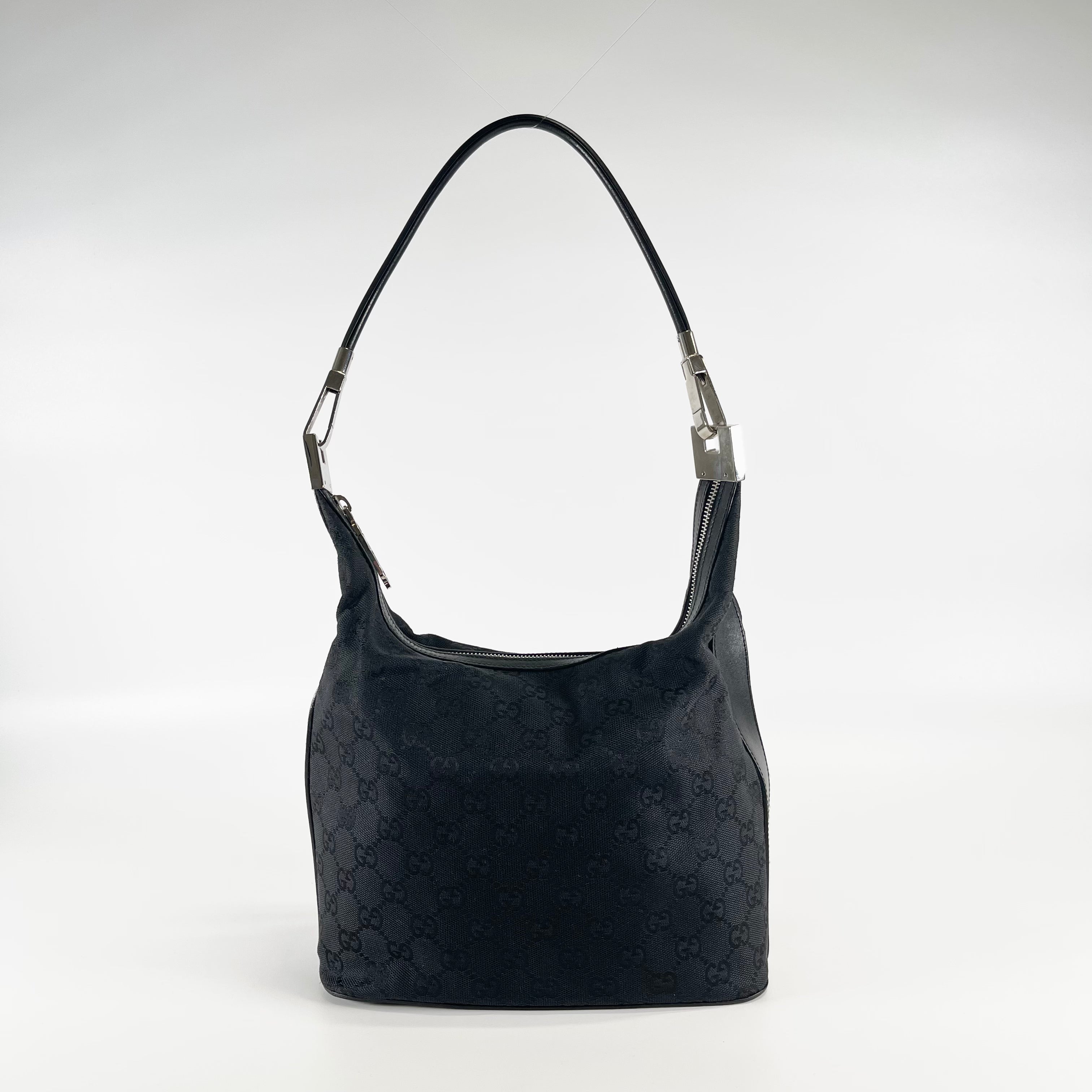 2601 secondhand GUCCI GG canvas hand bag
