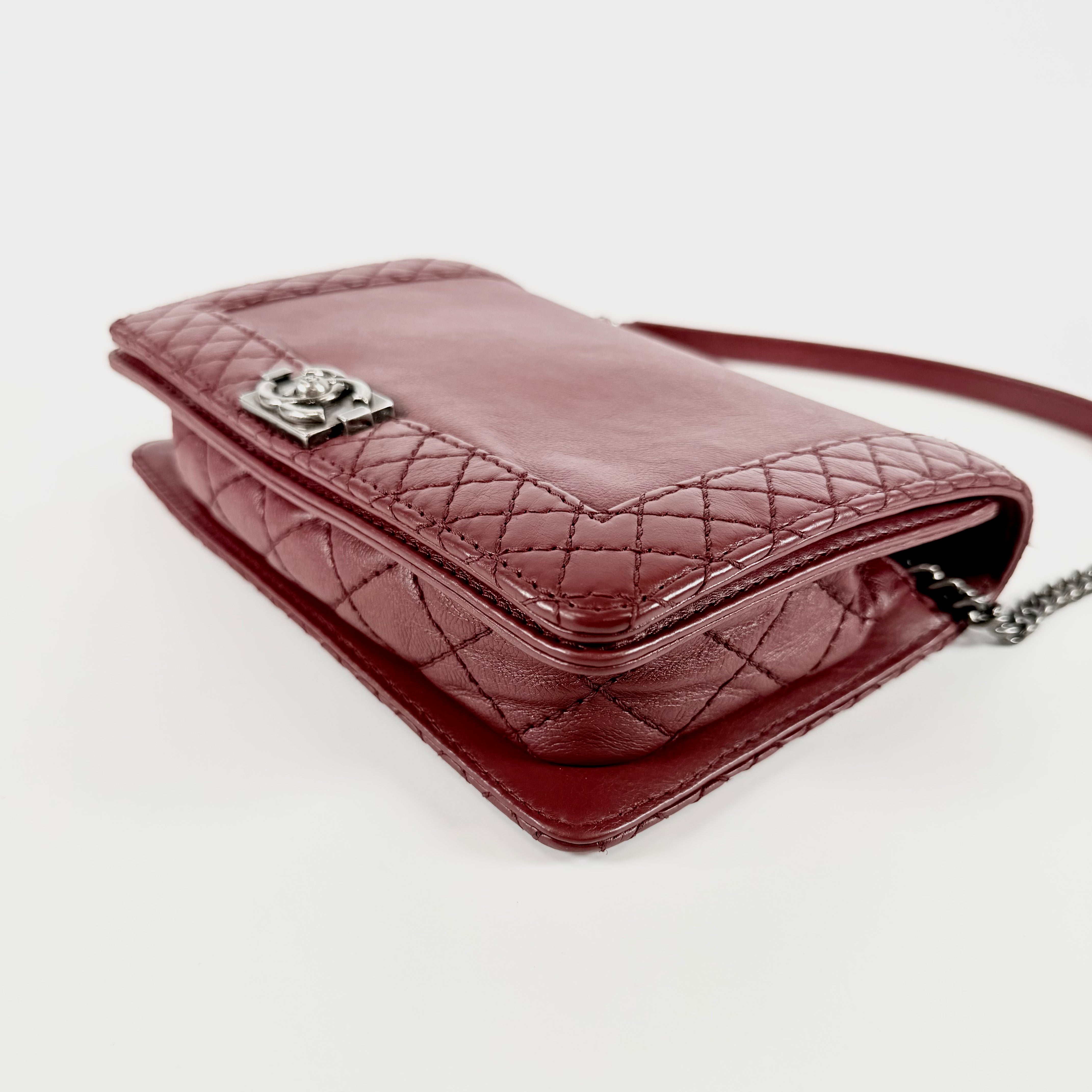 2608 secondhand CHANEL Boy leather Chain Shoulder Bag Red gun metallic metal fittings 18649317 18