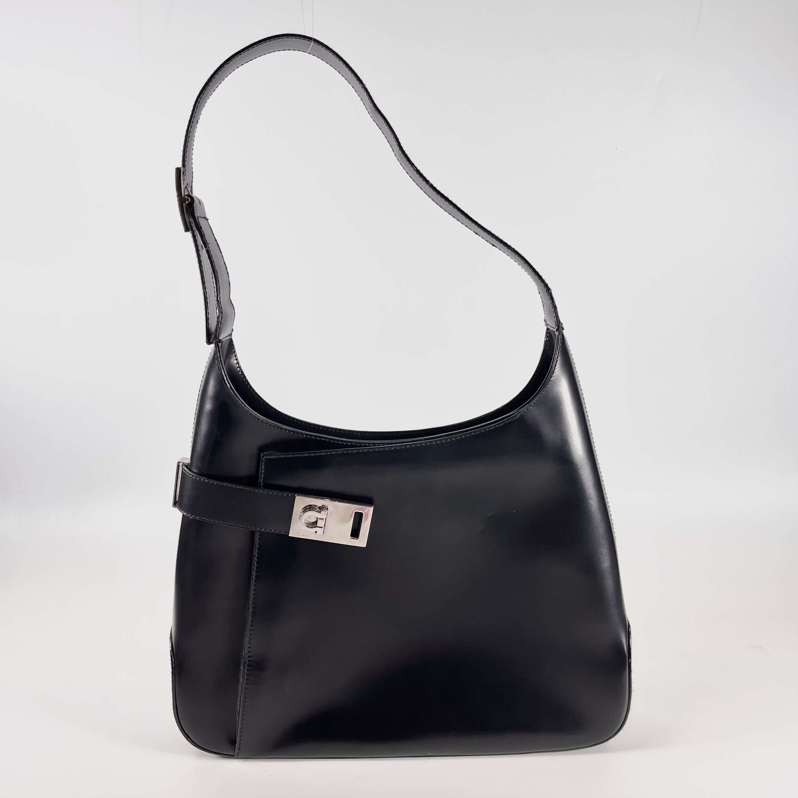 2602 secondhand Ferragamo Gancini Shoulder bag