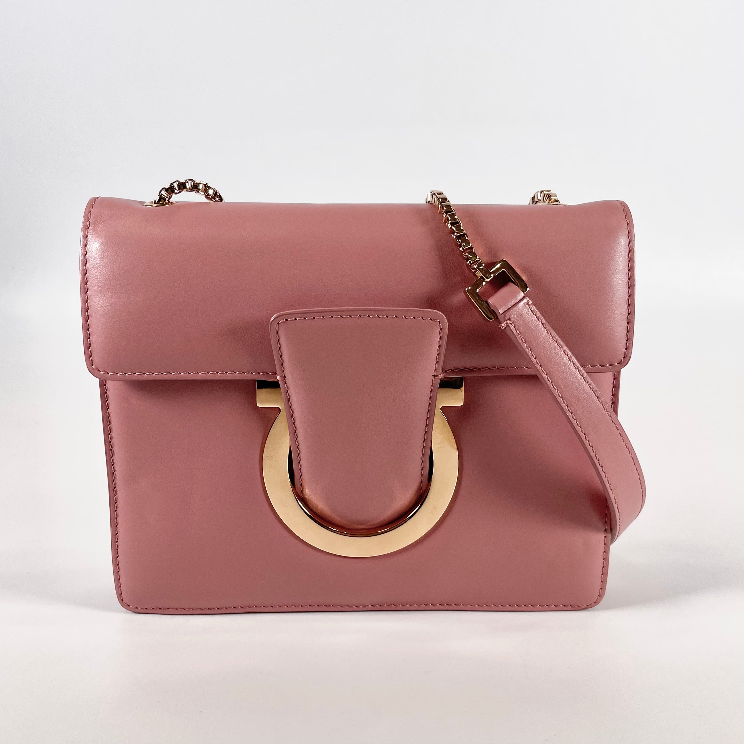 2602 secondhand Ferragamo brand bag DY 21 F893 leather Chain Shoulder pink