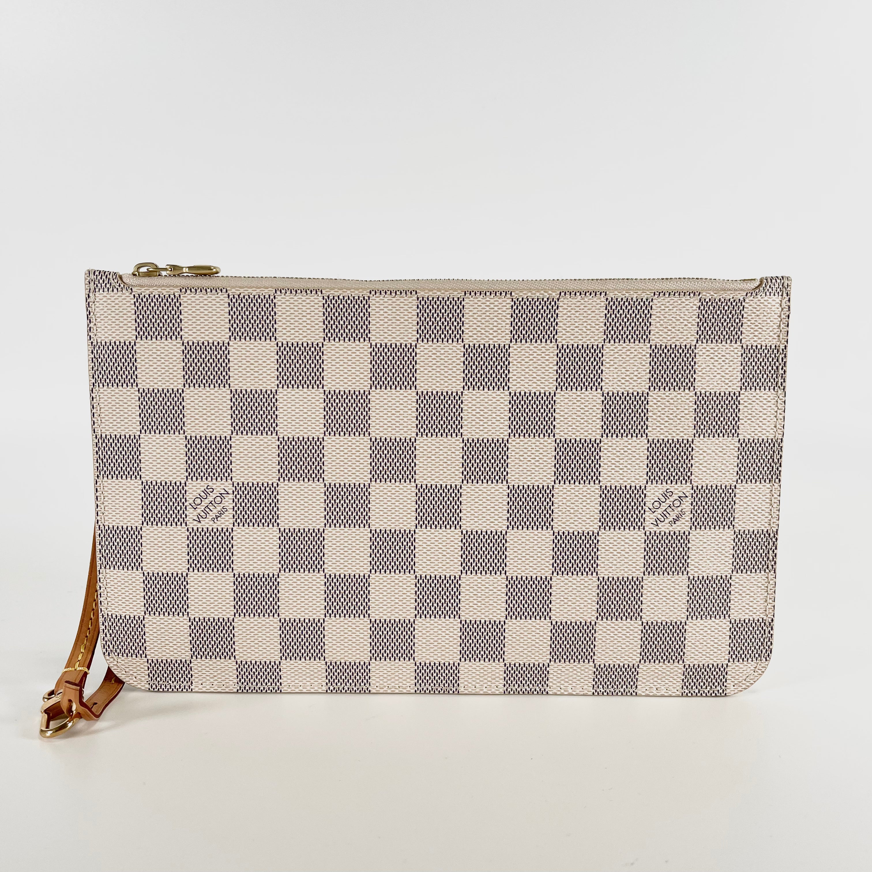 2602 secondhand LV pouch