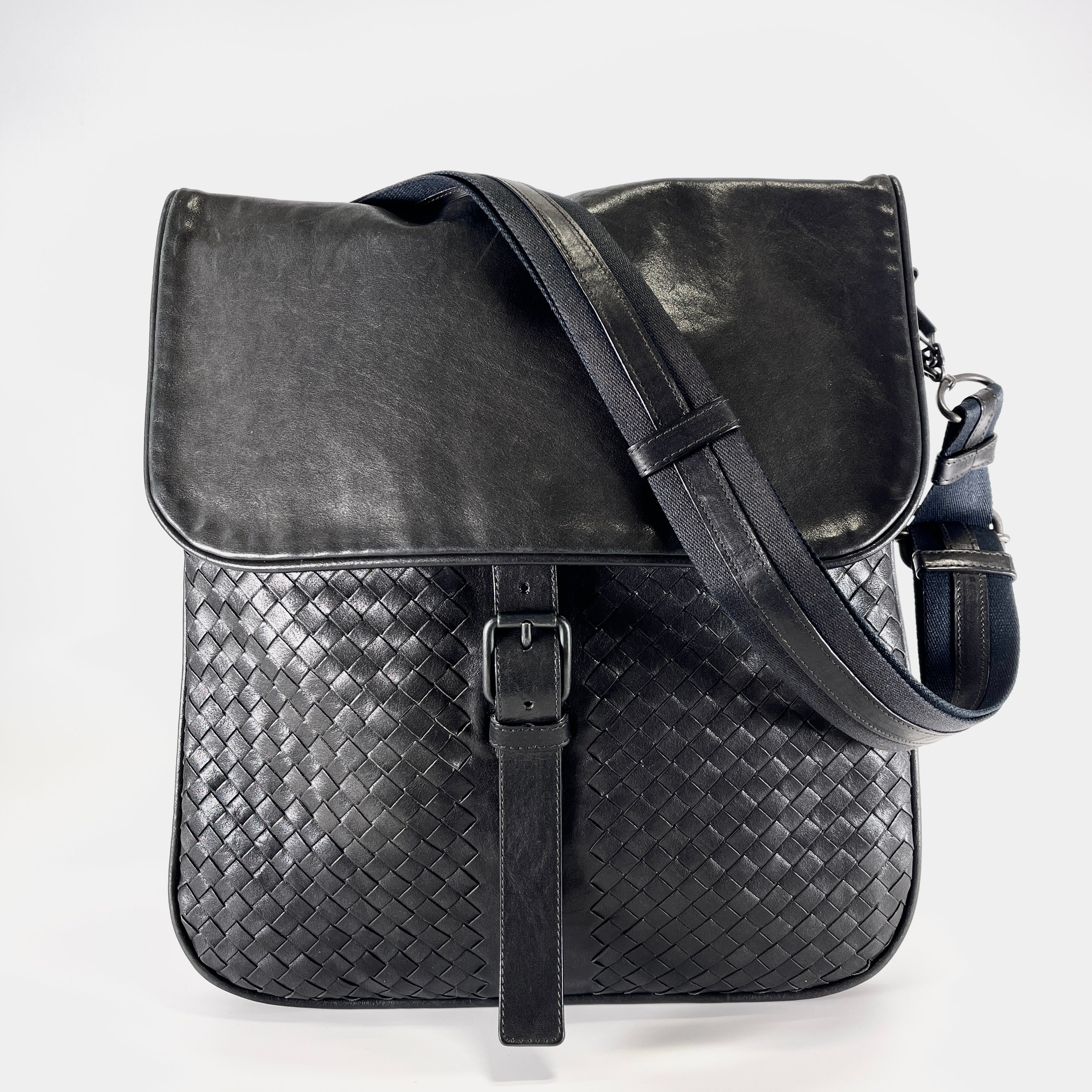 2604 secondhand BOTTEGA VENETA Intrecciato shoulder black