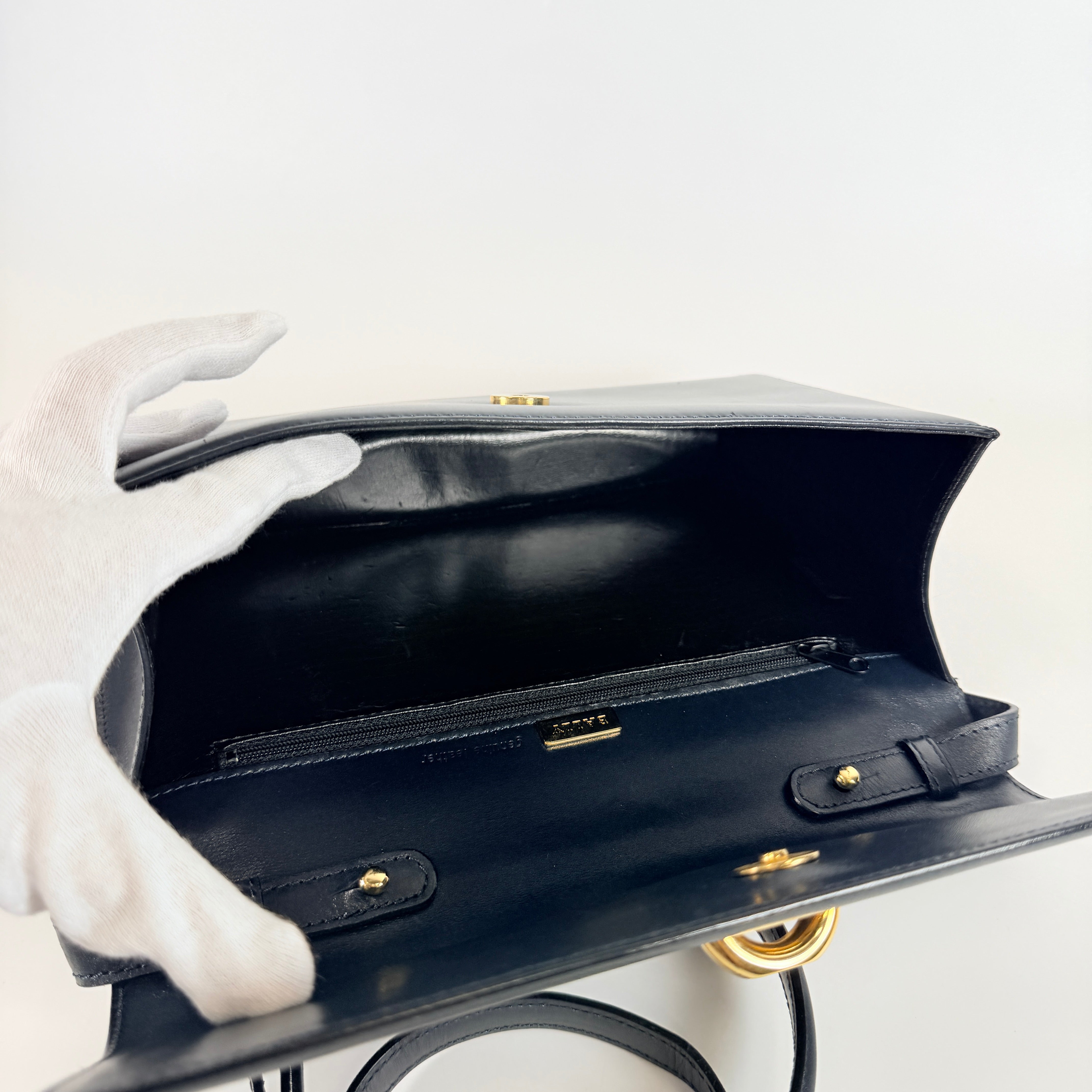 2607 secondhand Bally Shoulder Bag