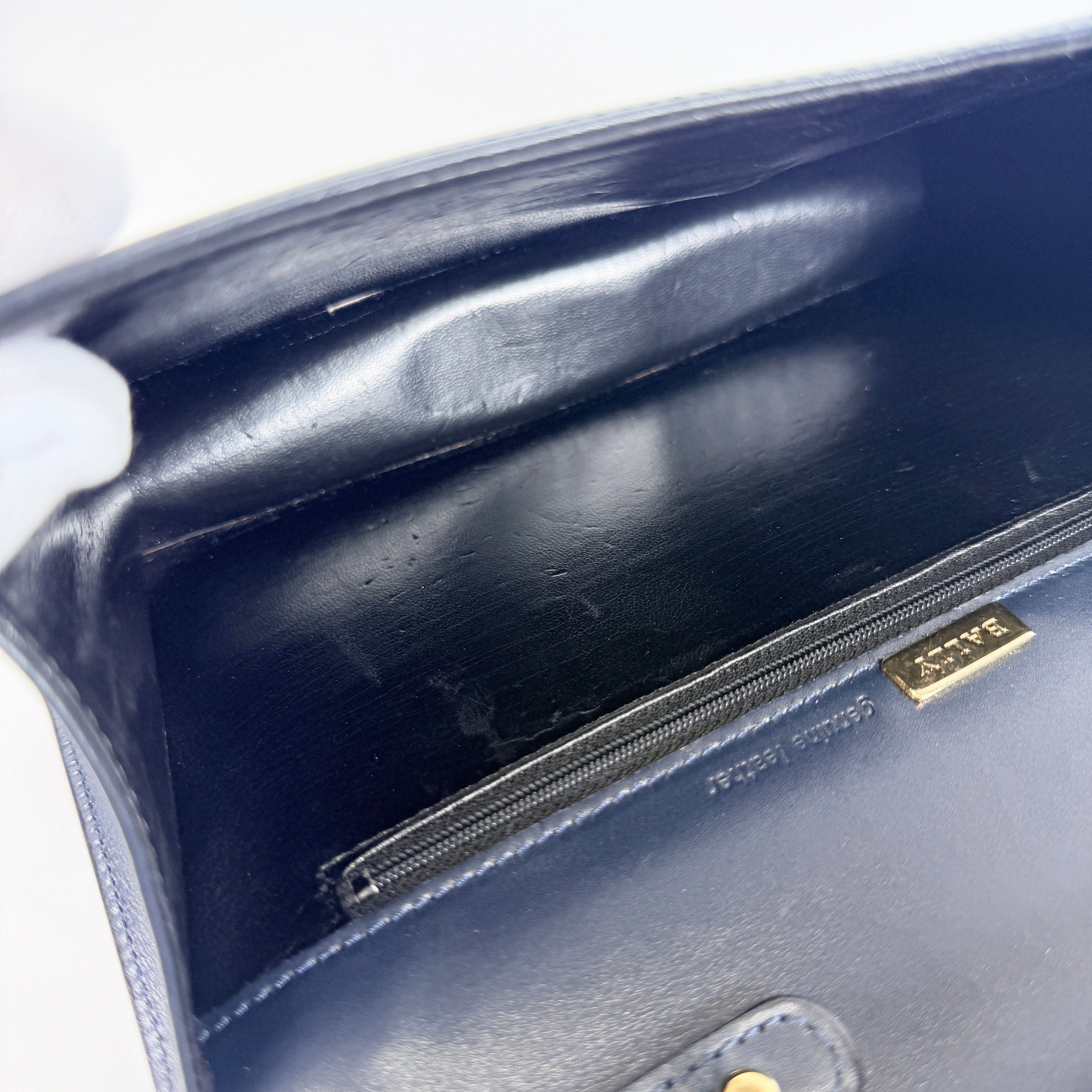 2607 secondhand Bally Shoulder Bag