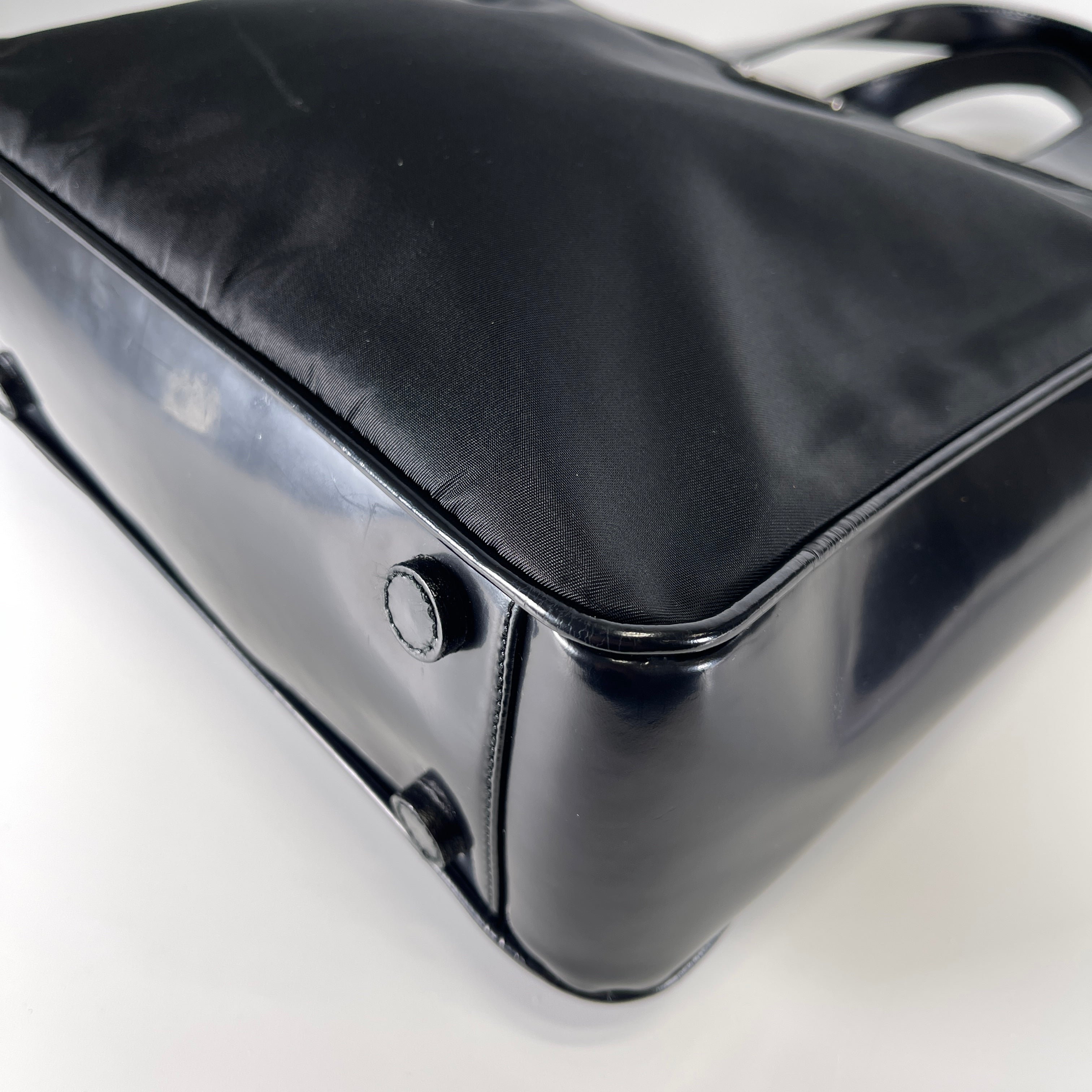 2605 secondhand PRADA nylon hand bag