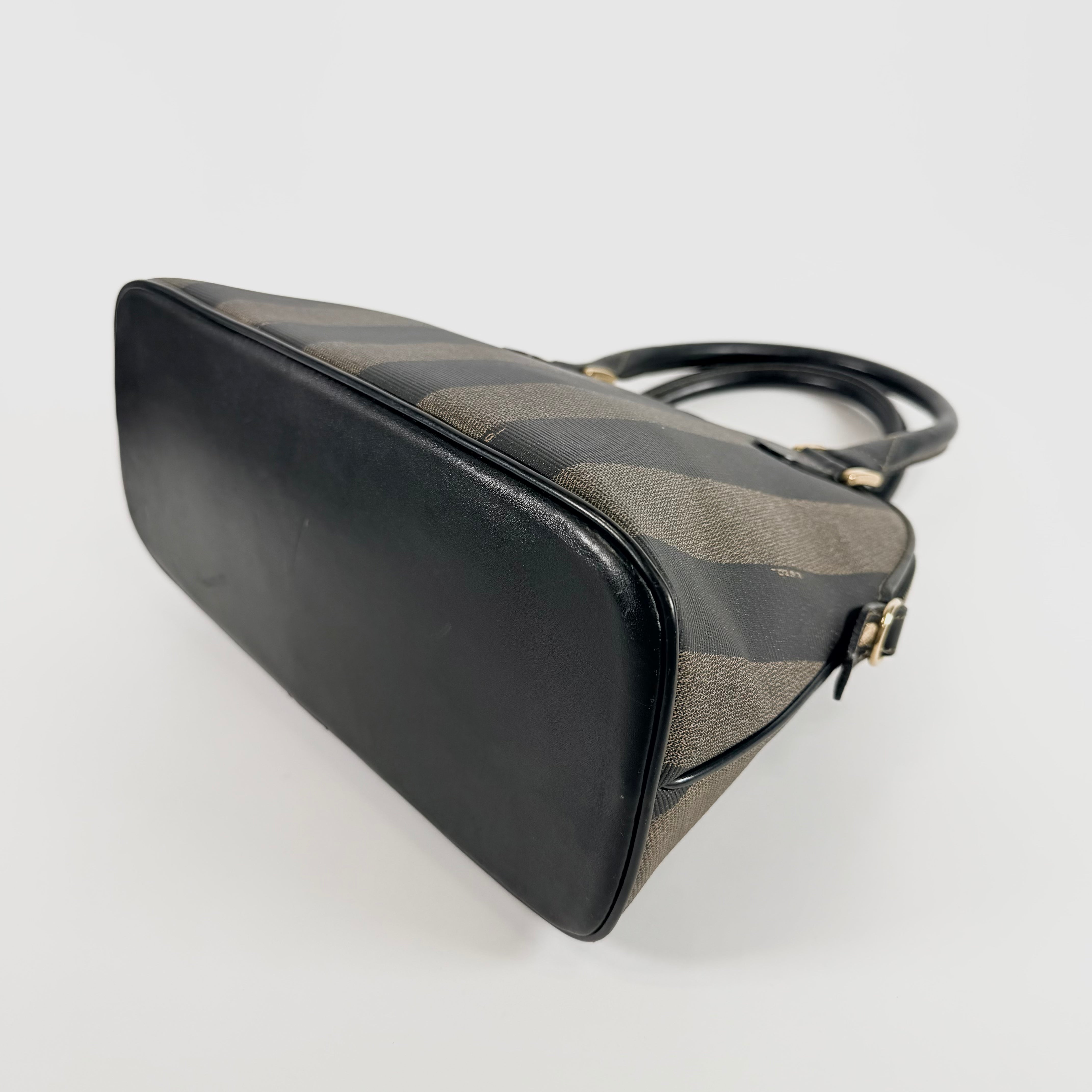 2606 secondhand FENDI pecans hand bag